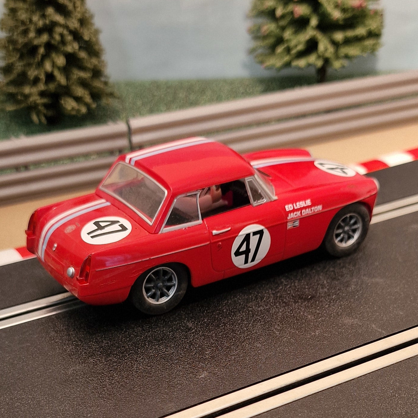 Scalextric 1:32 Car - C3488 Red MGB 1964 Sebring #47 Leslie Dalton *LIGHTS*