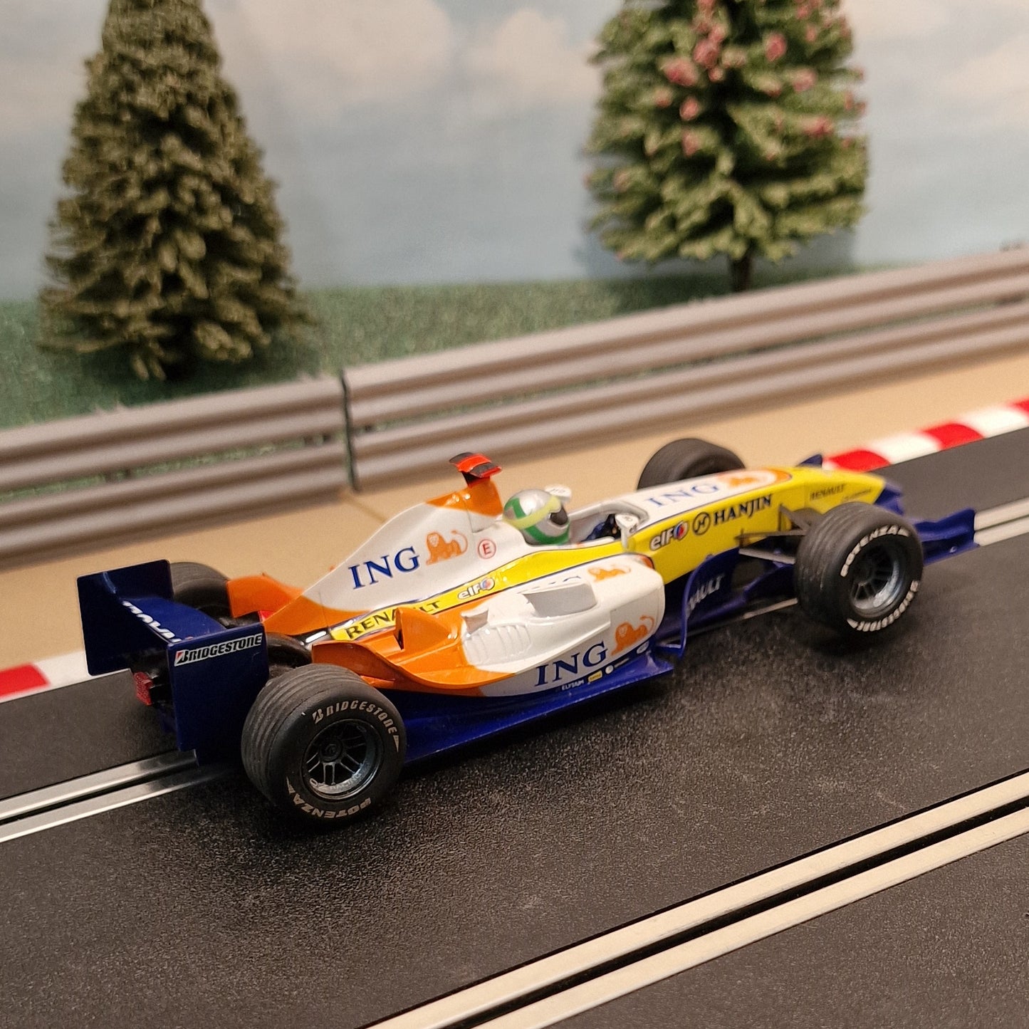Coche Digital Scalextric 1:32 - C2780D Equipo Renault F1 #3 #E
