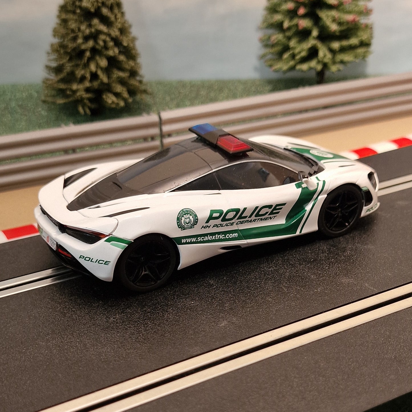 Scalextric 1:32 Car - C3895 McLaren 720s HH Police Dept Car *LIGHTS*
