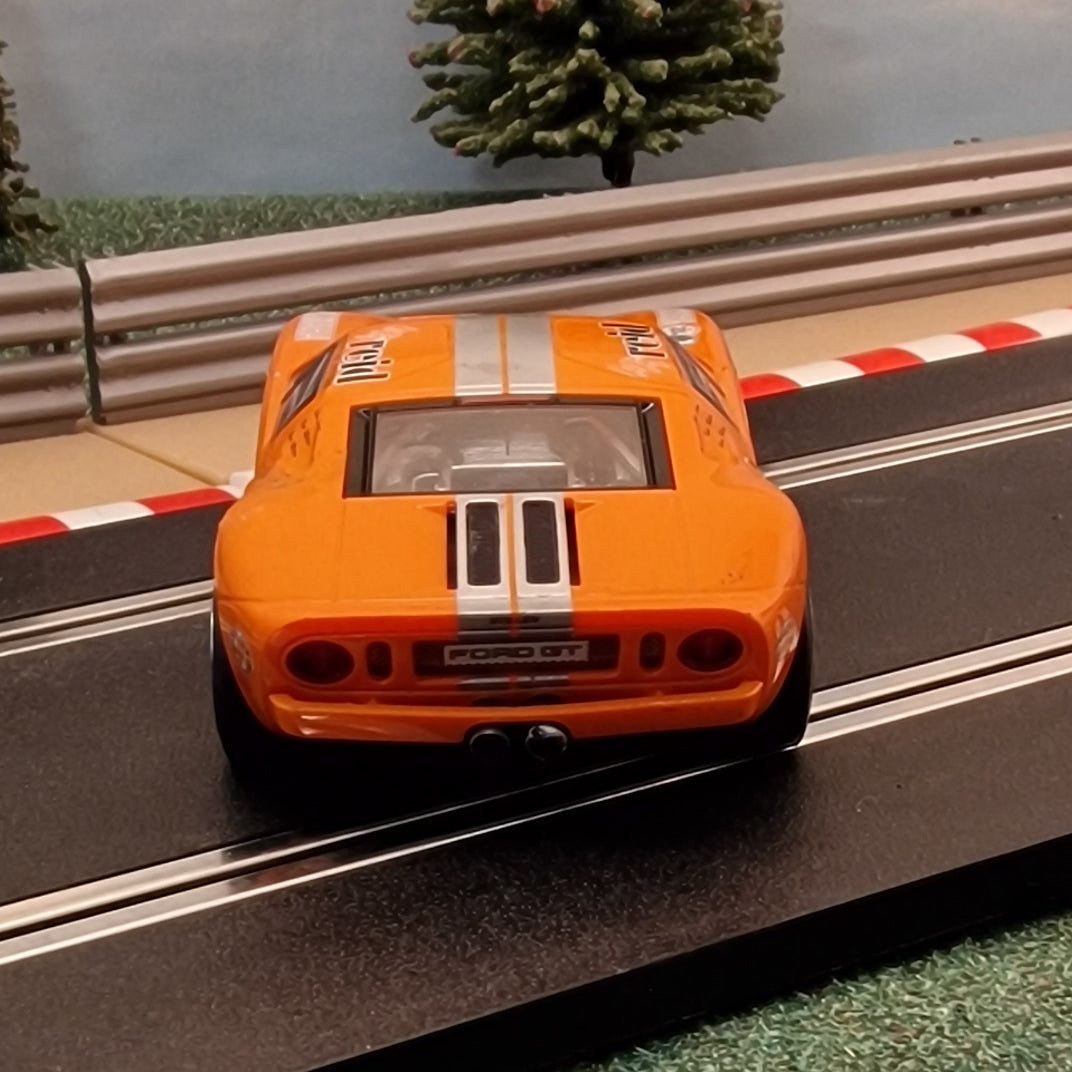 Scalextric 1:32 Car - C2882 Orange Stillen Ford GT #907 *LIGHTS*