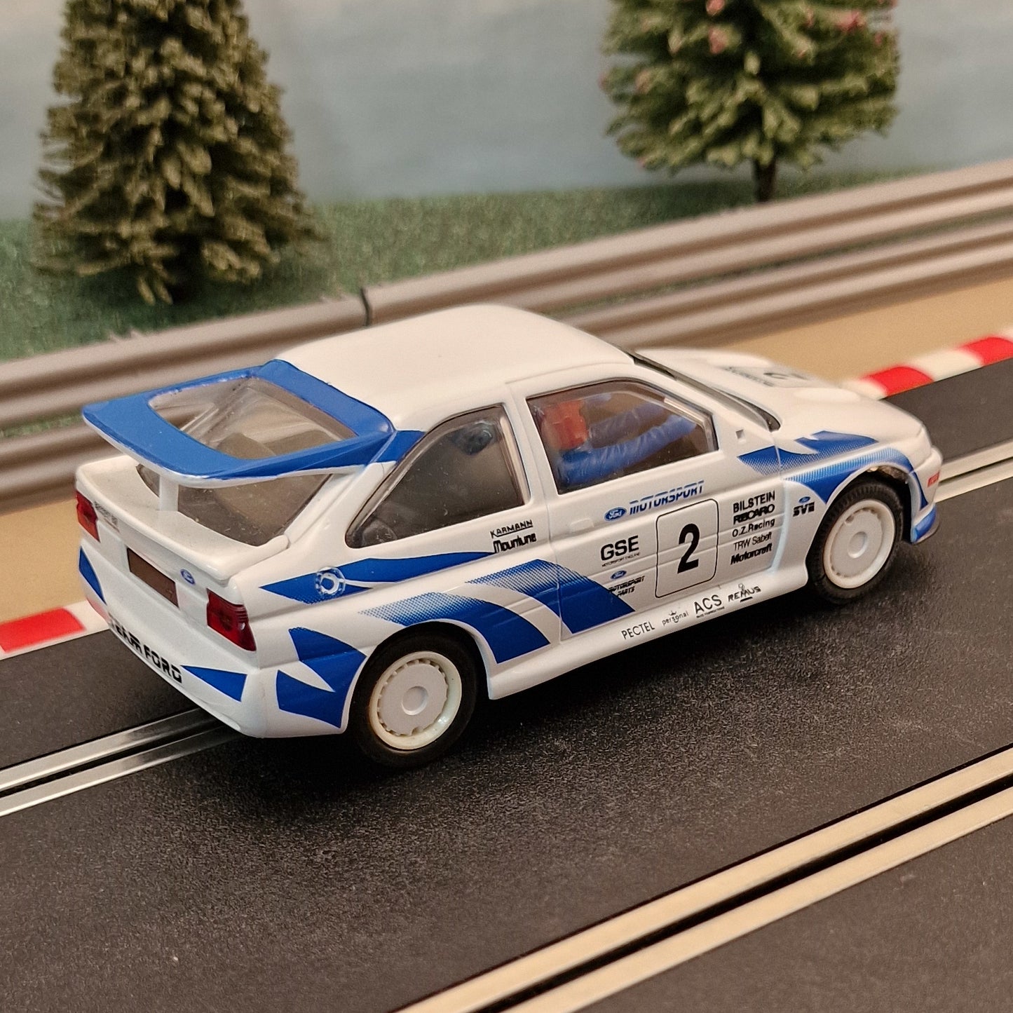 Scalextric 1:32 Car - C203 White Ford Escort RS Cosworth #2 *LIGHTS* #M