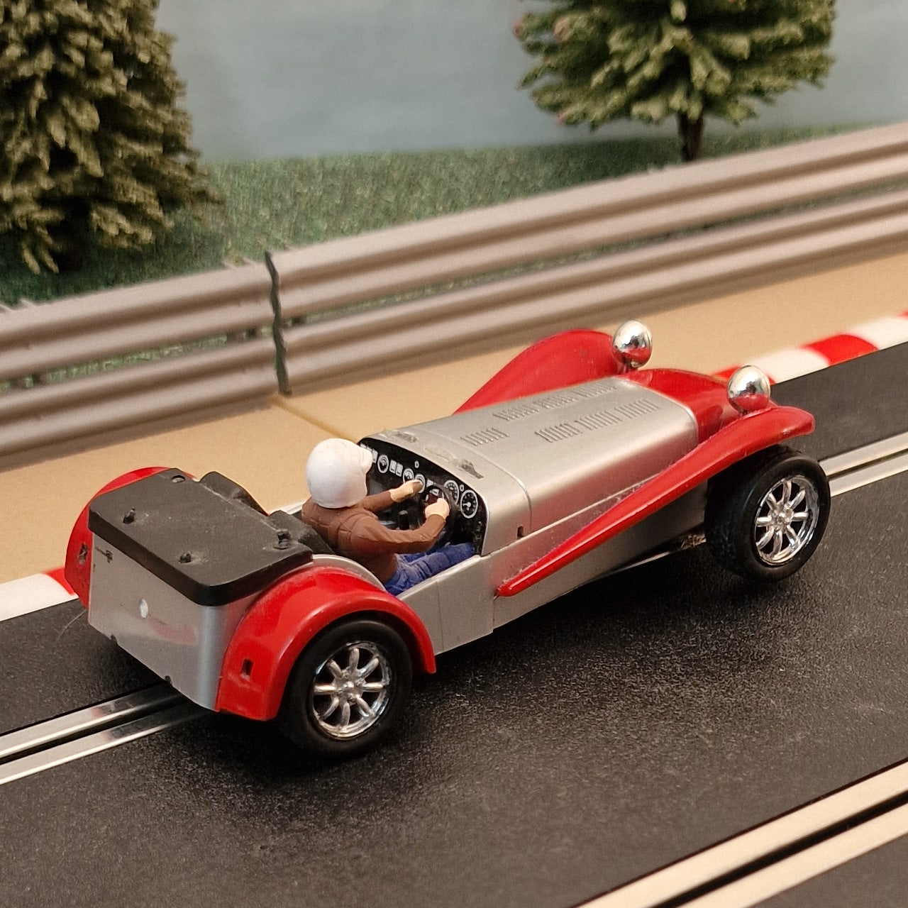 Scalextric 1:32 Car - C2271 Red & Silver Caterham 7 Road Trim
