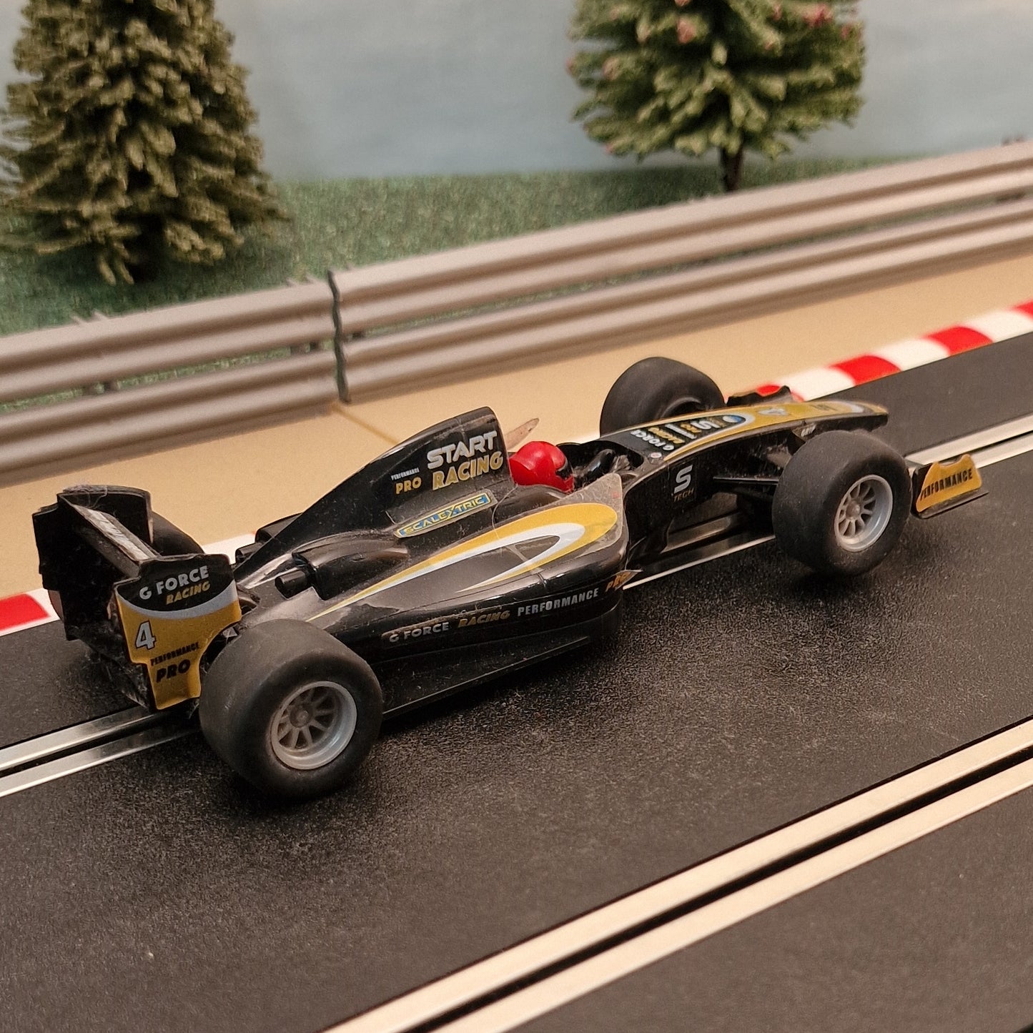 Scalextric 1:32 Start Car - C4113 Formula One - F1 Black #ST