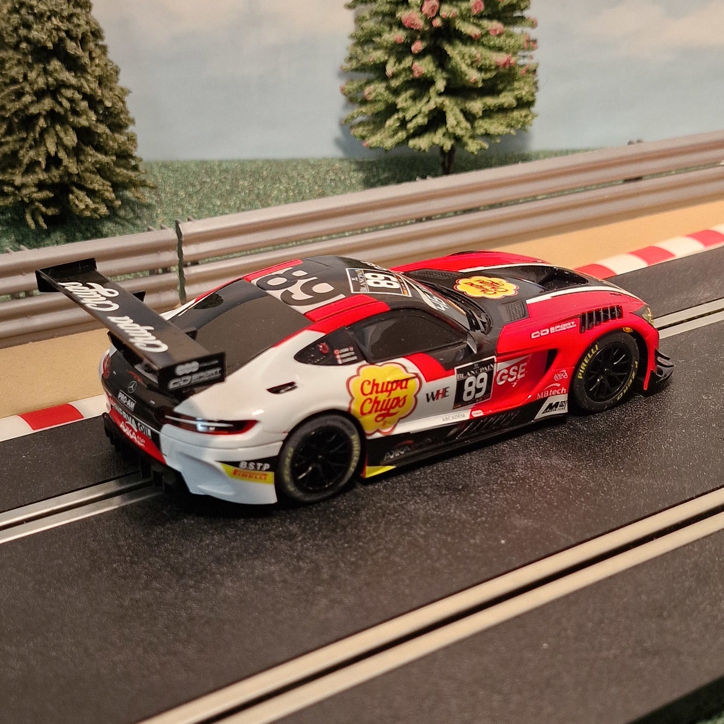 Scalextric 1:32 Car - Mercedes AMG GT3 Chupa Chups *LIGHTS* #89 #Z