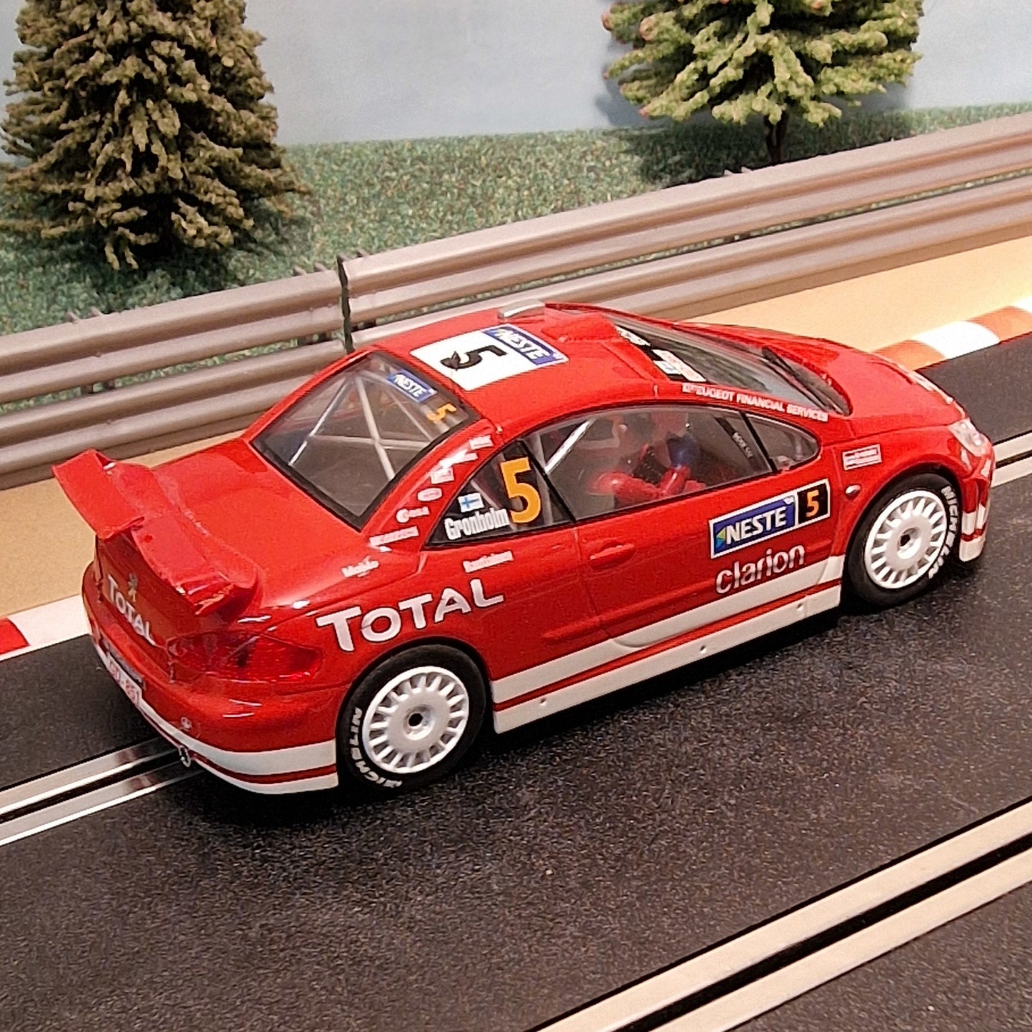 Coche Scalextric 1:32 - C2560 Rojo Peugeot 307 WRC #5 Gronholm *LUCES* #MWS