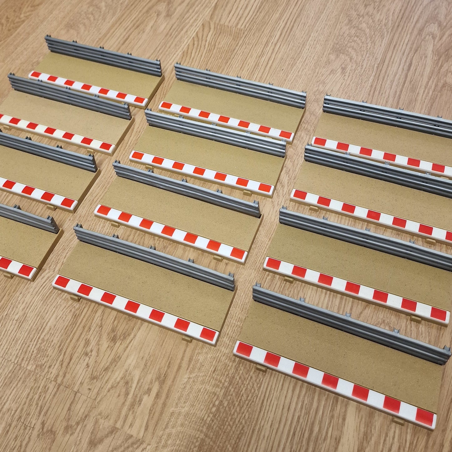 Scalextric 1:32 Bordes y Barreras de Pista 'BA' C8223 L8681 Medio Recto x 8