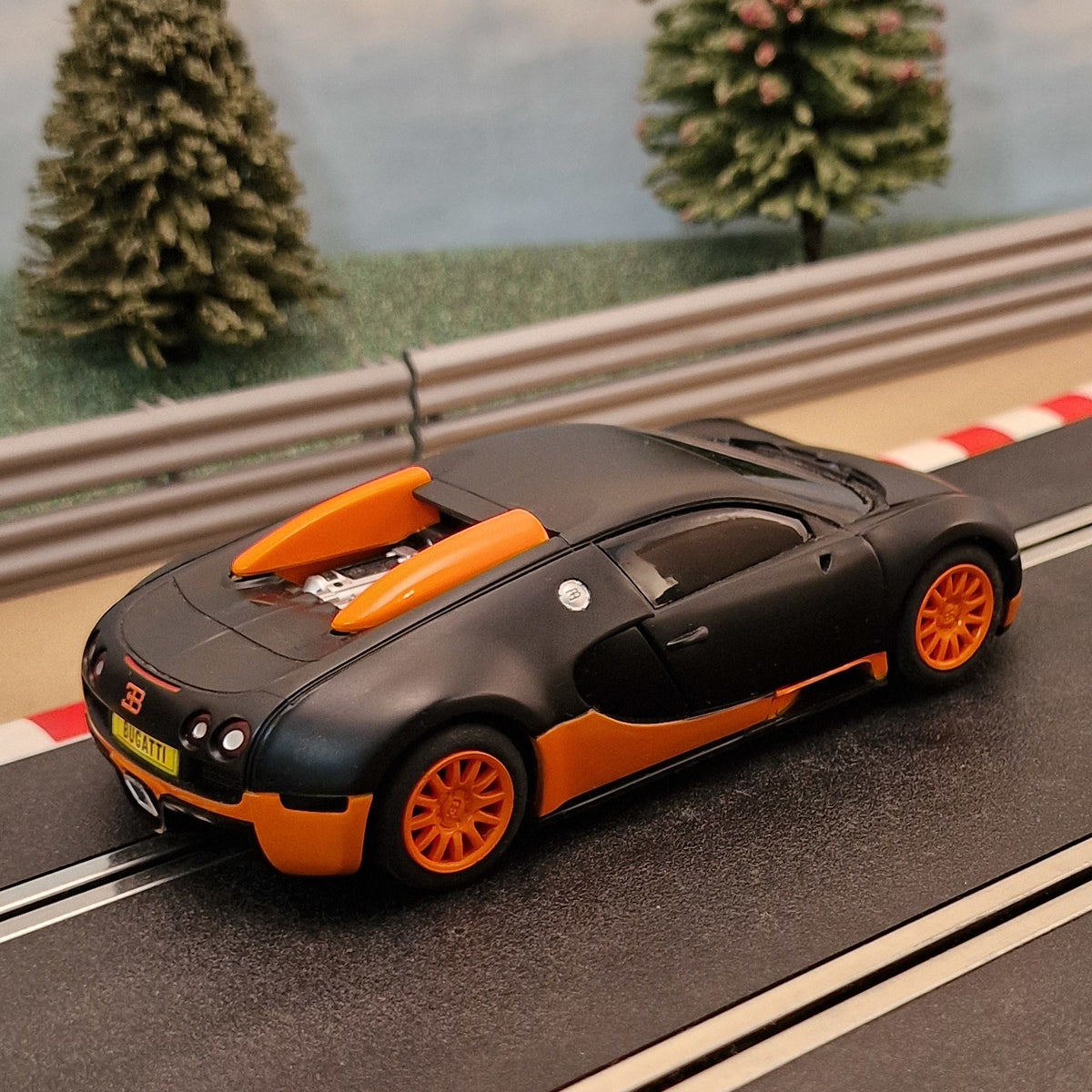 Scalextric C3661 Bugatti Veyron - Black & Orange #M