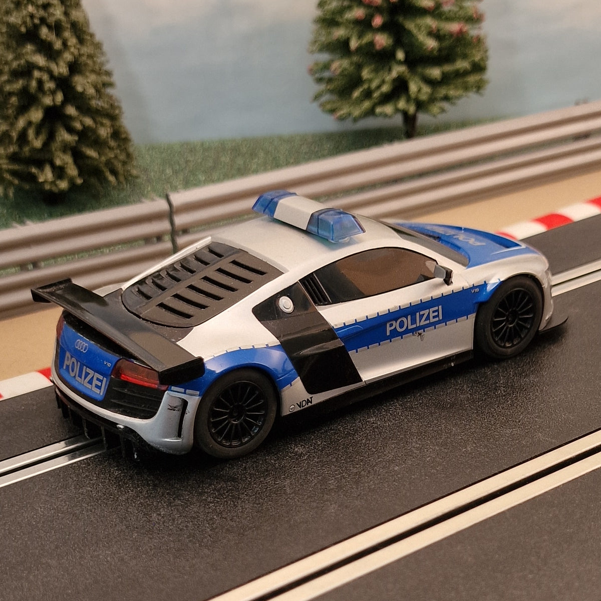 Scalextric C3374 Audi R8 Police Car Polizei *LIGHTS* #Q