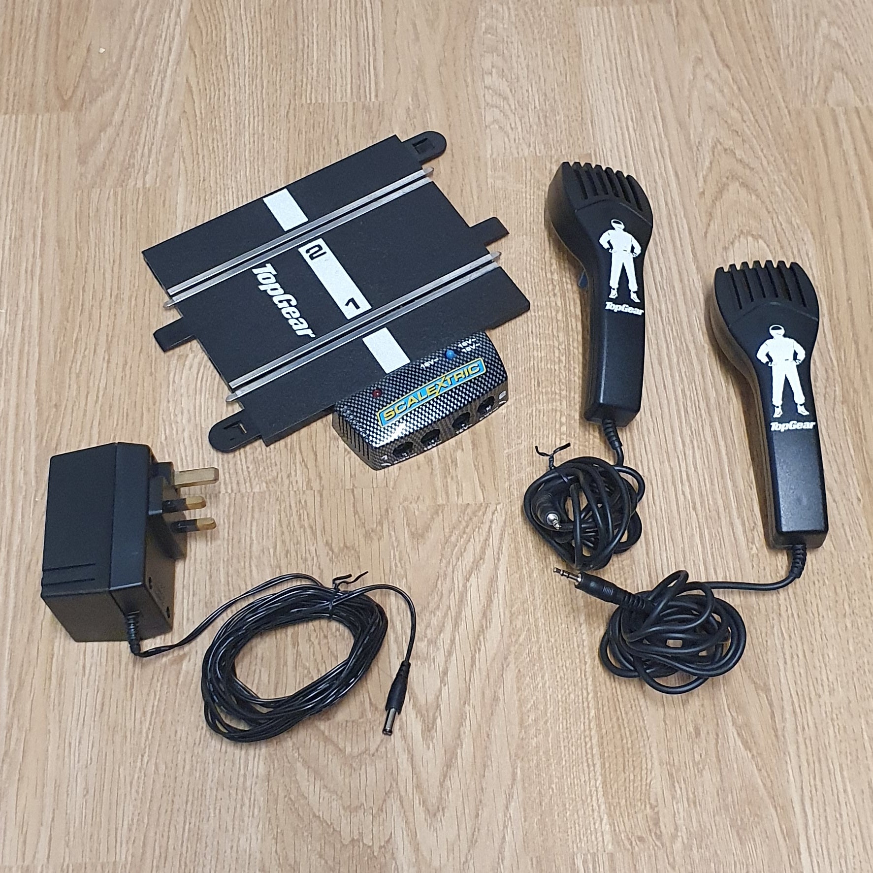 scalextric top gear Scalextric Sport 1:32 Powerbase Track C8217, Adaptor & Throttles