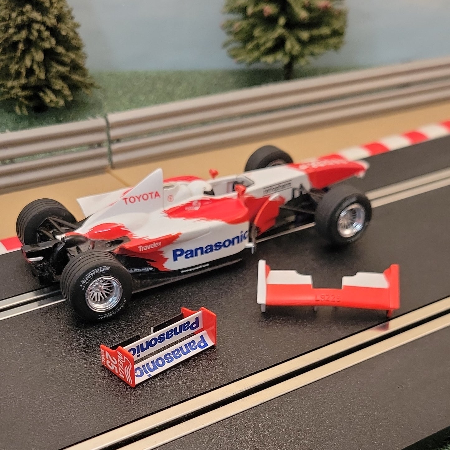 Coche Scalextric 1:32 - C2456 F1 Fórmula Uno - Toyota TF102 #25 #S