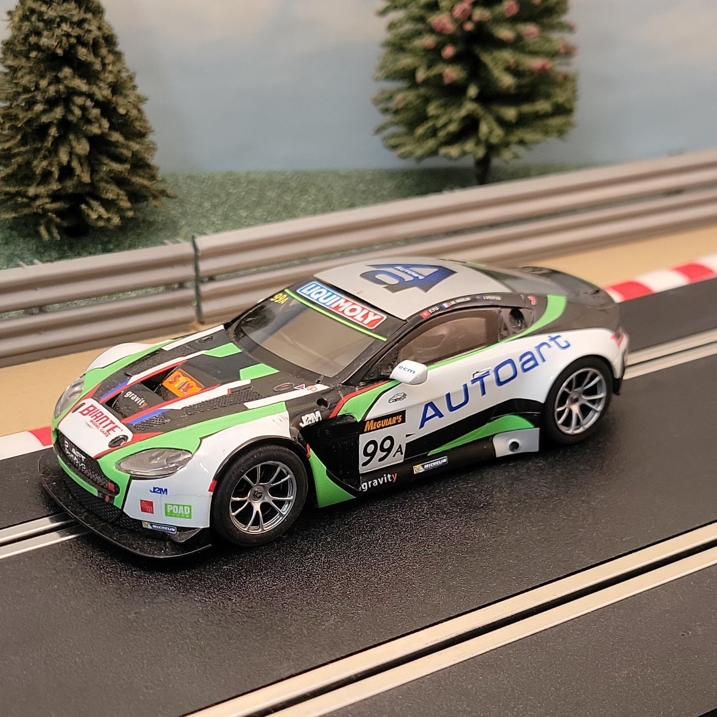 Coche Scalextric 1:32 - Aston Martin Vantage GT3 #99 *LUCES* #S