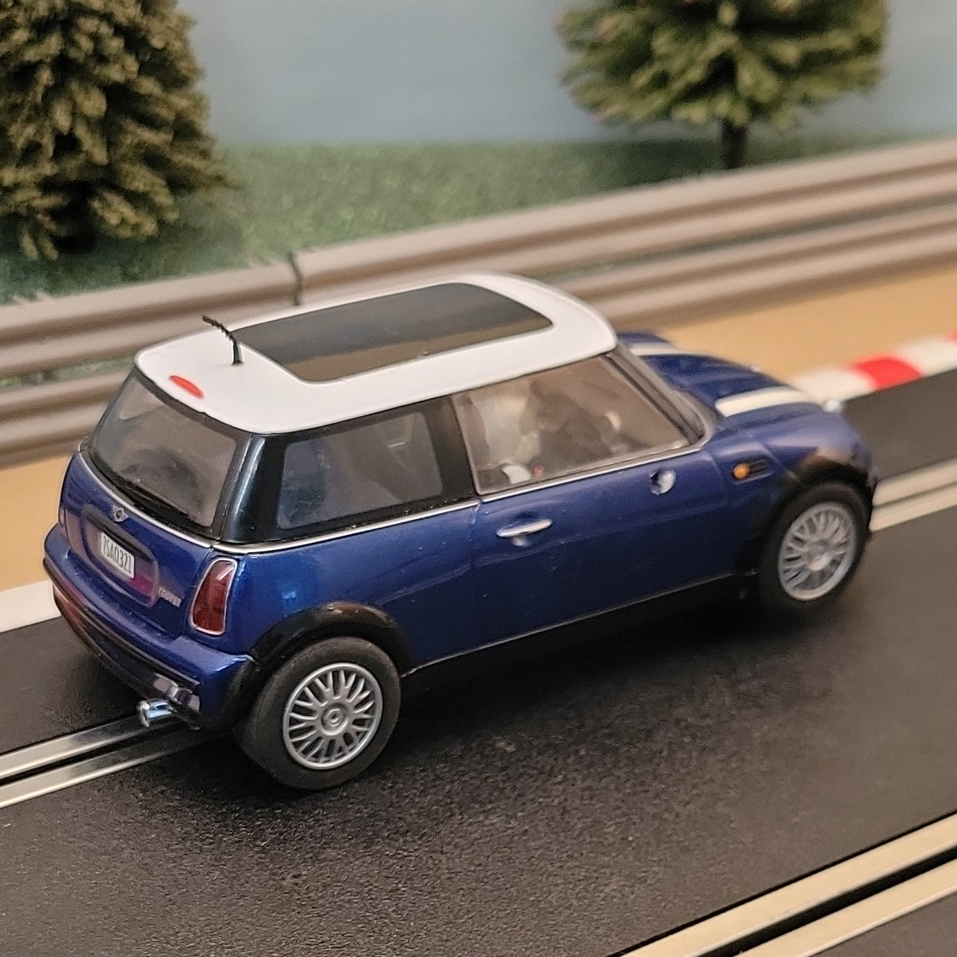 Coche Scalextric 1:32 - C2538 Italian Job - BMW Mini Cooper azul *LUCES* #M