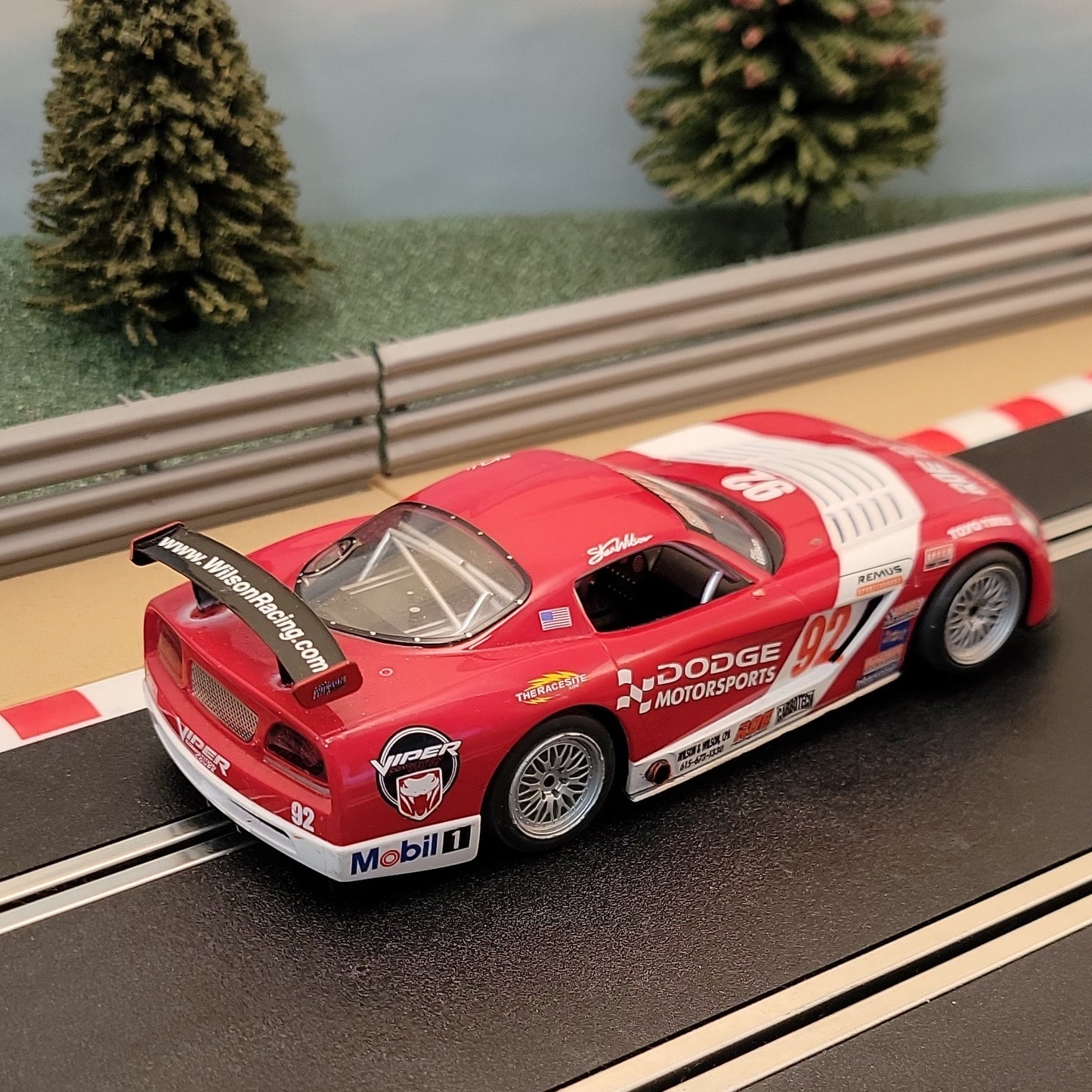Scalextric 1:32 Digital Car - C2691D Red Dodge Viper #92 *LIGHTS* #Q