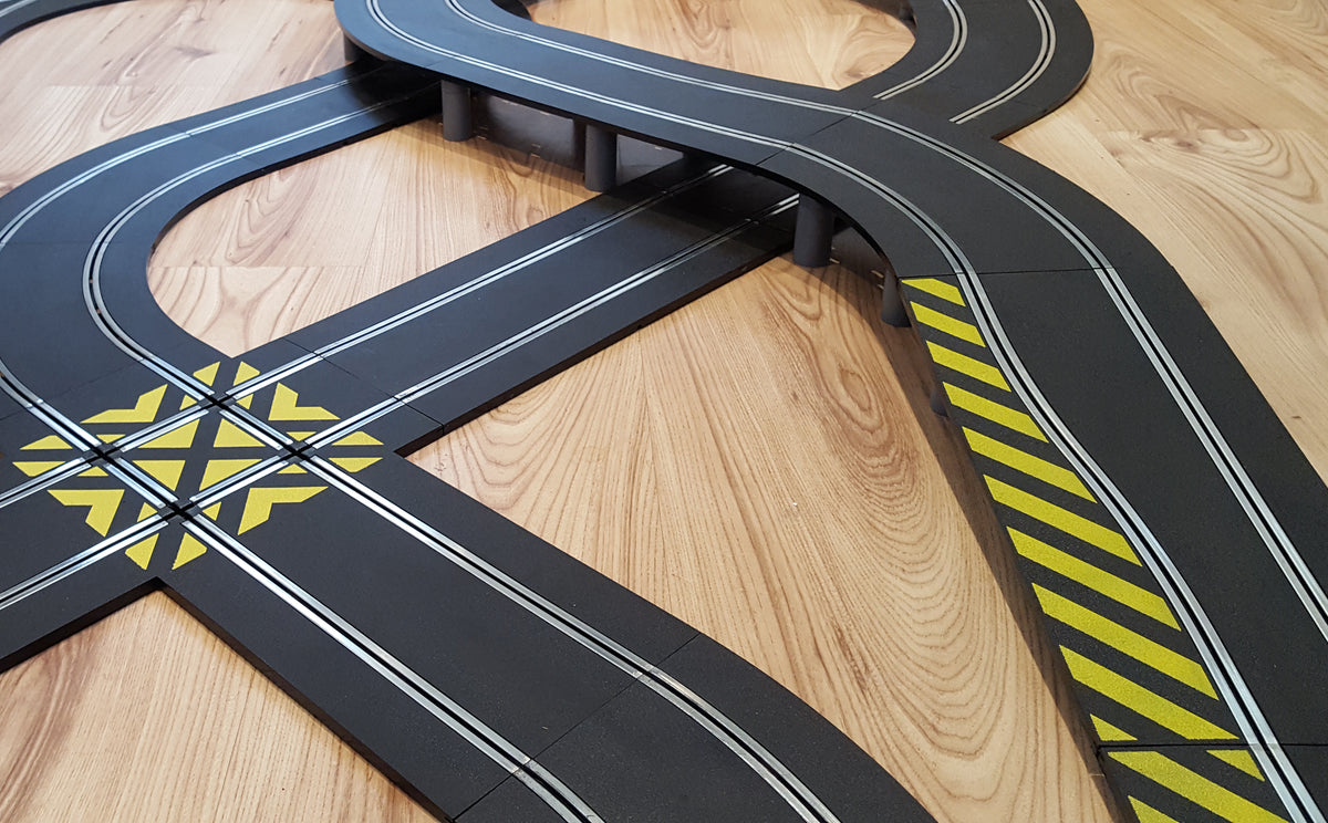 Scalextric Layout AS10 With Batman & Joker Cars *LIGHTS*