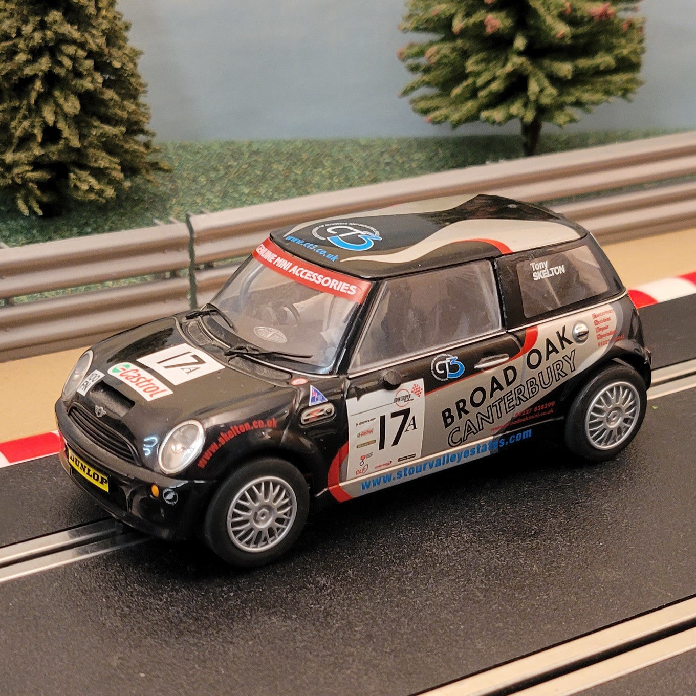 Scalextric 1:32 Digital Car - C2565D Black Mini Cooper Broad Oak #17 *LIGHTS* #C