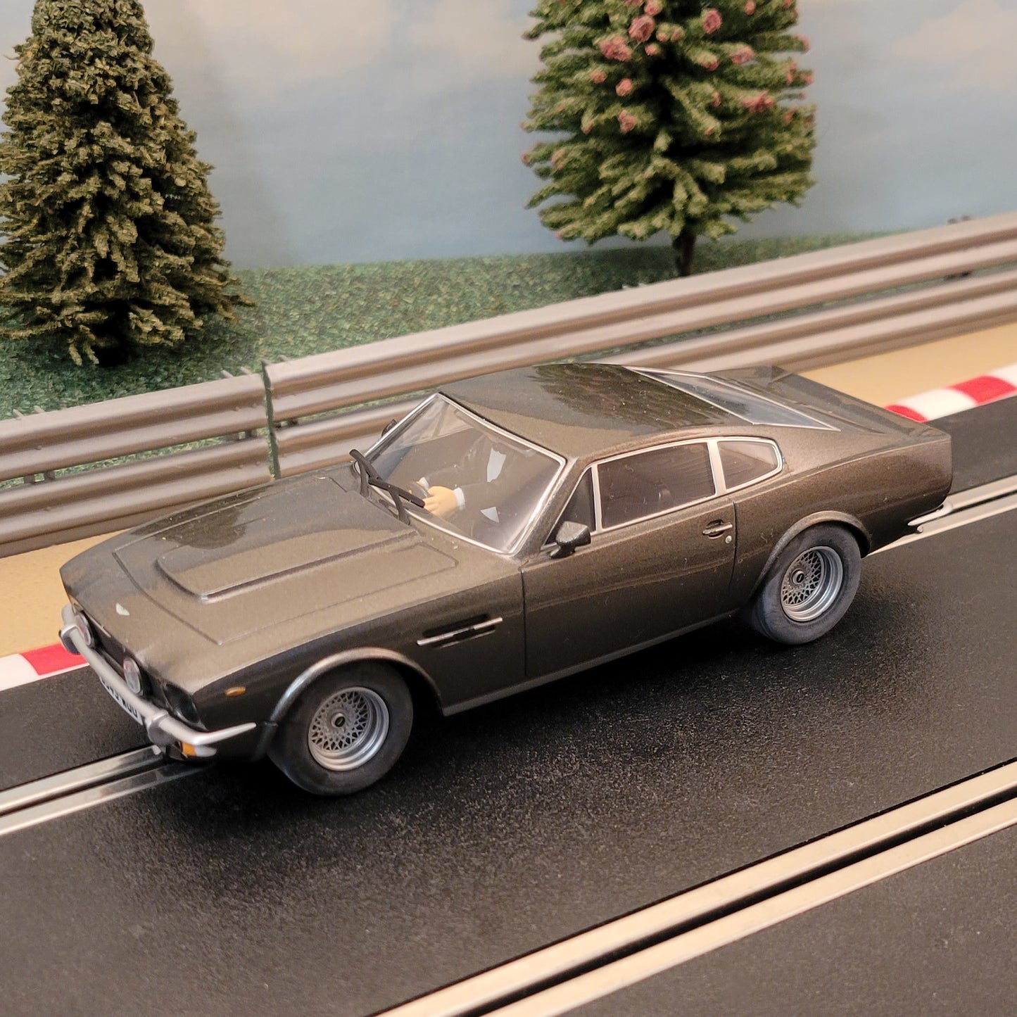 Scalextric 1:32 Car - C4203 Aston Martin V8 James Bond No Time To Die *LIGHTS*