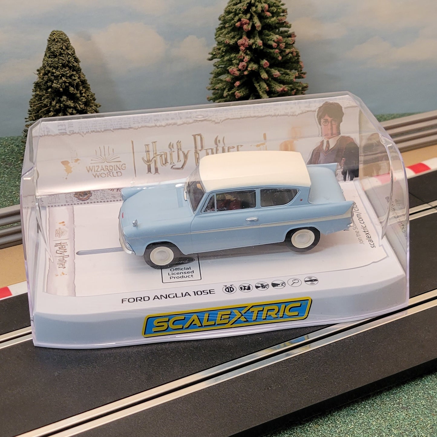 Scalextric 1:32 Car - C4504 Ford Anglia 105E Harry Potter *LIGHTS*