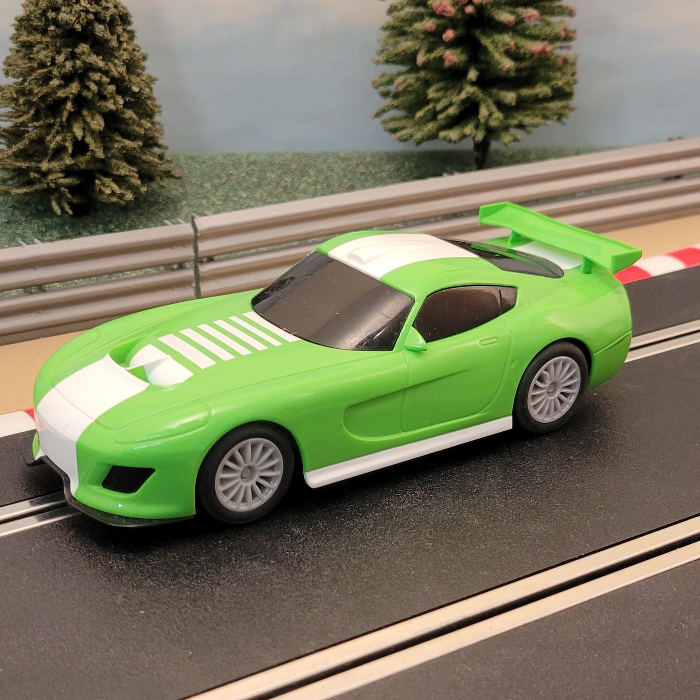Coche de arranque Scalextric 1:32 - GT Lightning verde y blanco