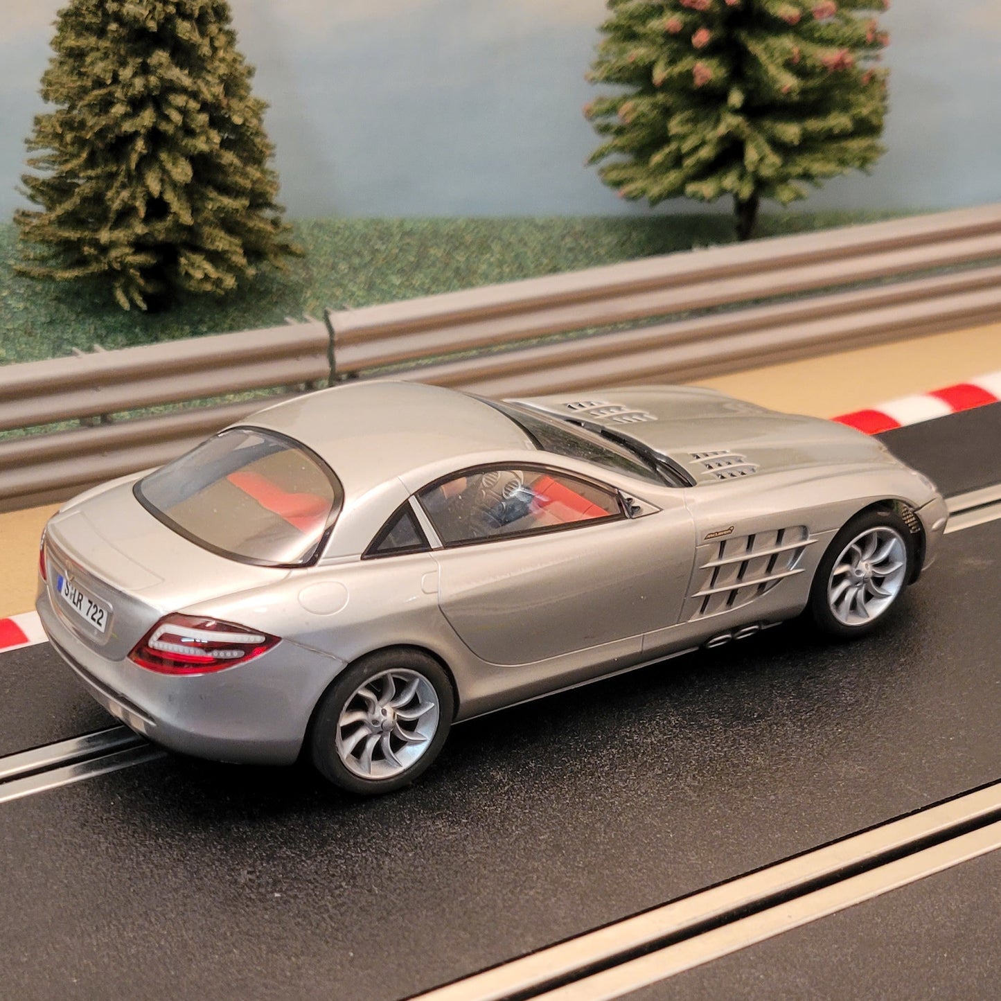 Coche Scalextric 1:32 - C2632 Plata Mercedes SLR McLaren *LUCES*