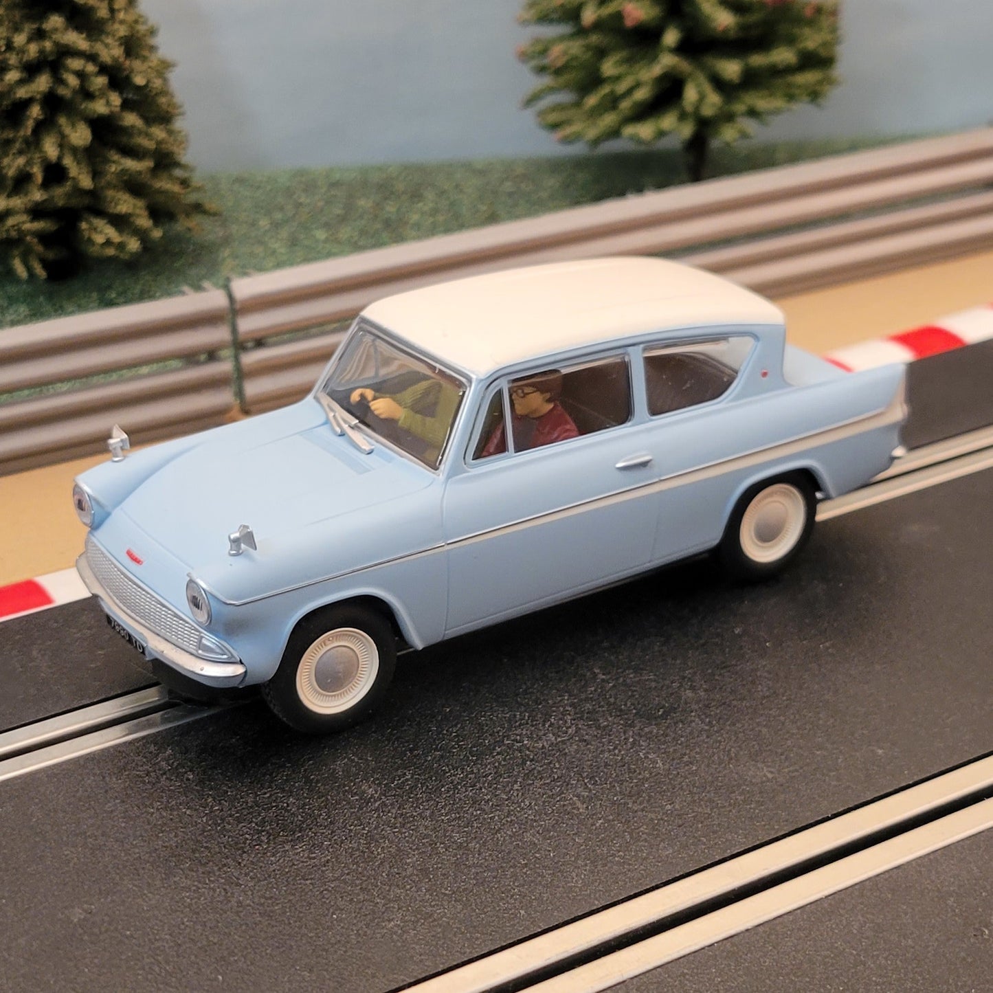 Scalextric 1:32 Car - C4504 Ford Anglia 105E Harry Potter *LIGHTS*