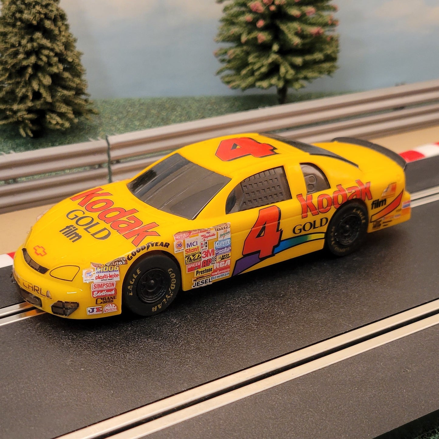 Coche Scalextric 1:32 - Ford Taurus Kodak Oro nº4