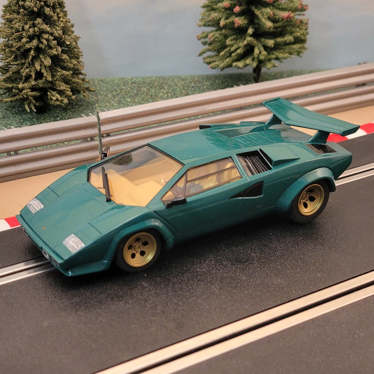 Scalextric 1:32 Car - C4500 Lamborghini Countach Verde Pino *LIGHTS*