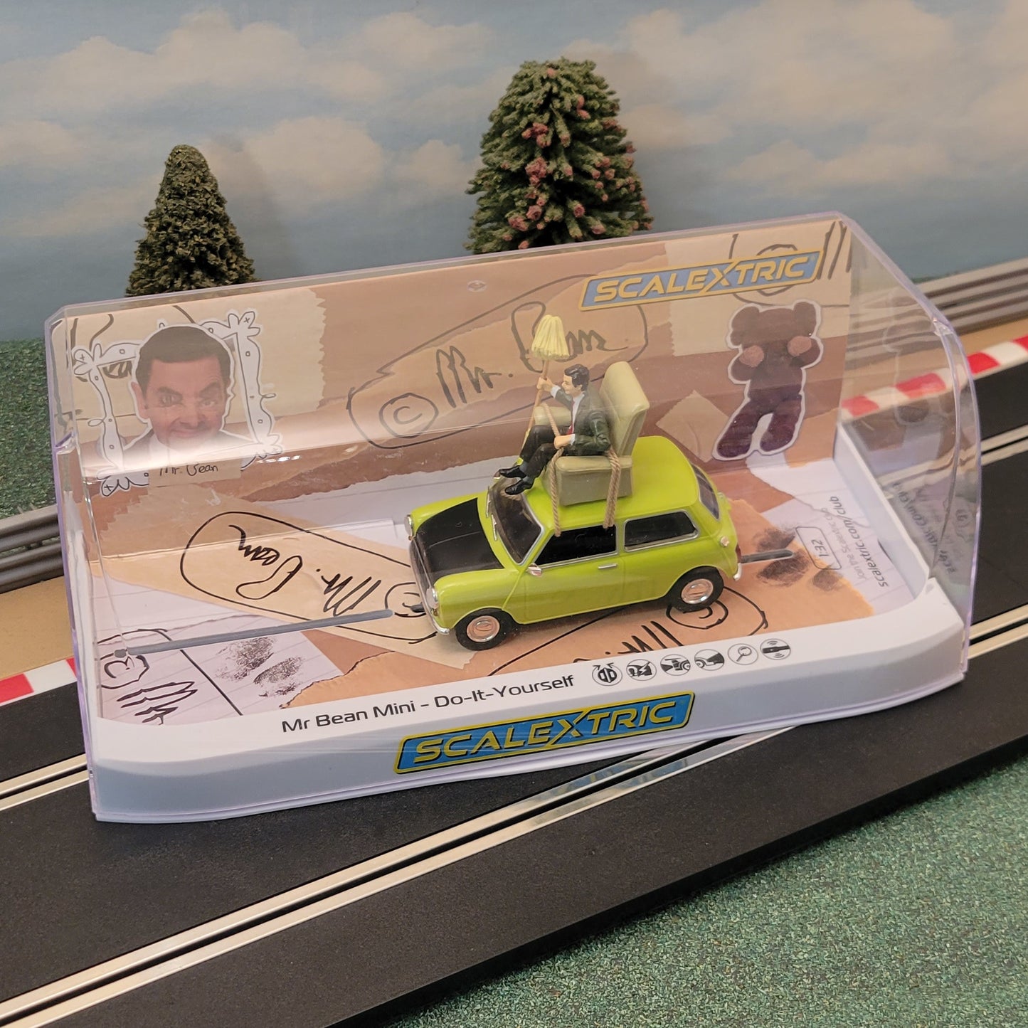 Scalextric 1:32 Car - C4334 Mr Bean Mini Do-it-Yourself *LIGHTS*