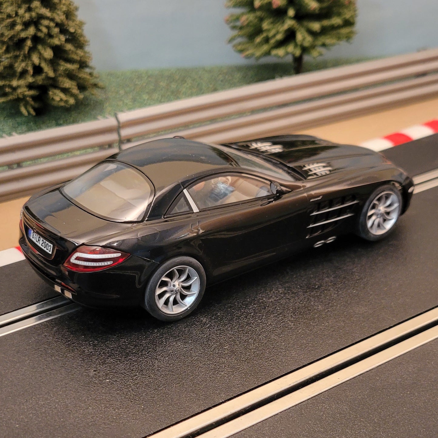 Coche Scalextric 1:32 - Mercedes SLR McLaren negro *LUCES* #K