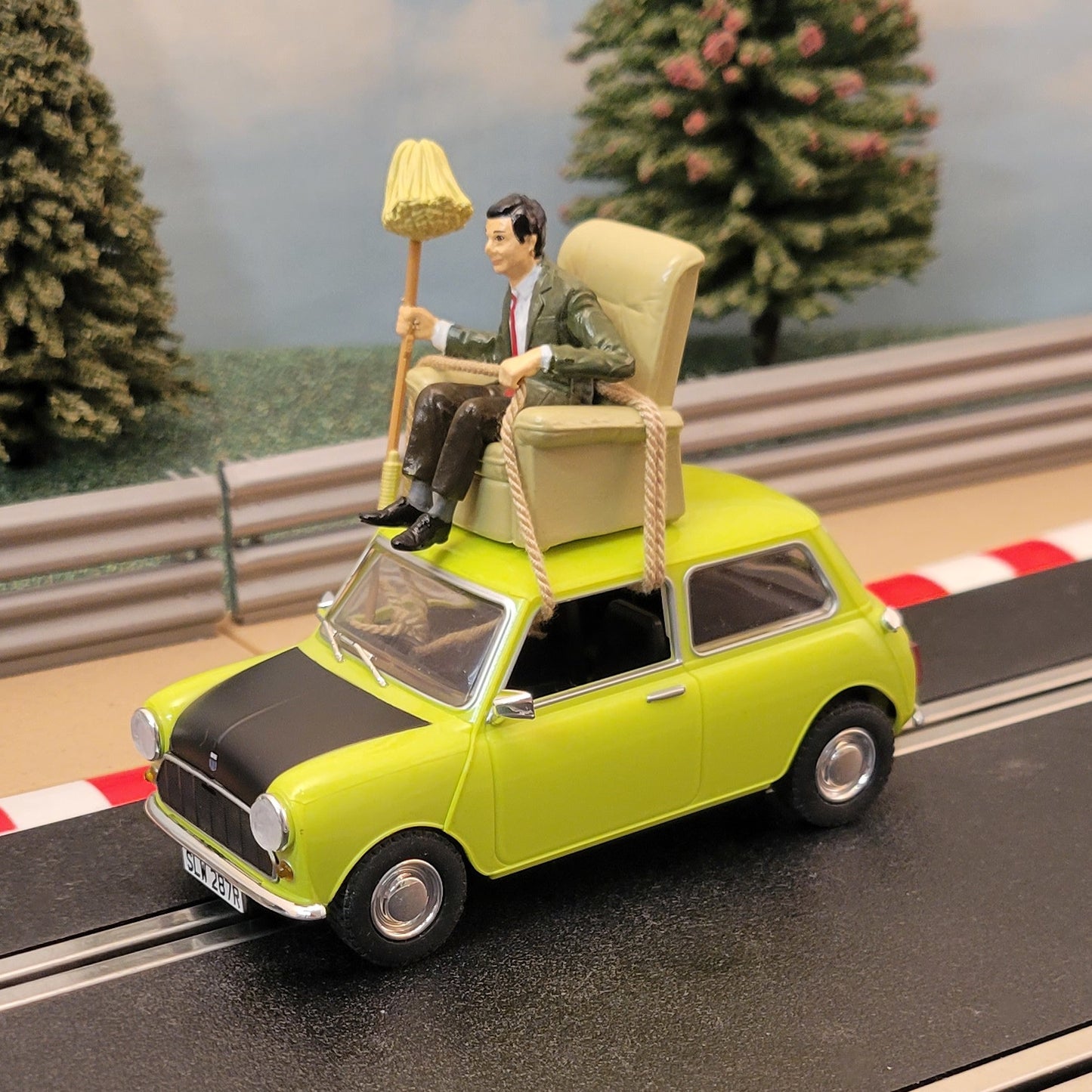 Scalextric 1:32 Car - C4334 Mr Bean Mini Do-it-Yourself *LIGHTS*