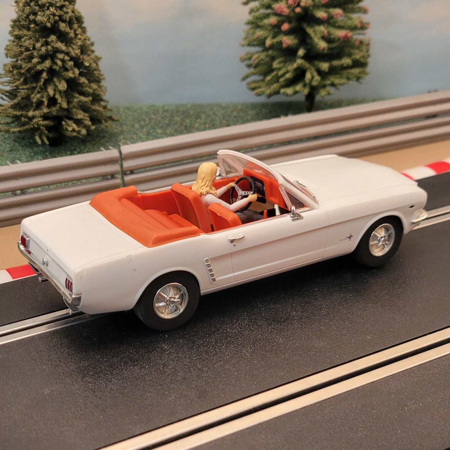 Scalextric 1:32 Car - C4404 Ford Mustang - James Bond Goldfinger *LIGHTS*