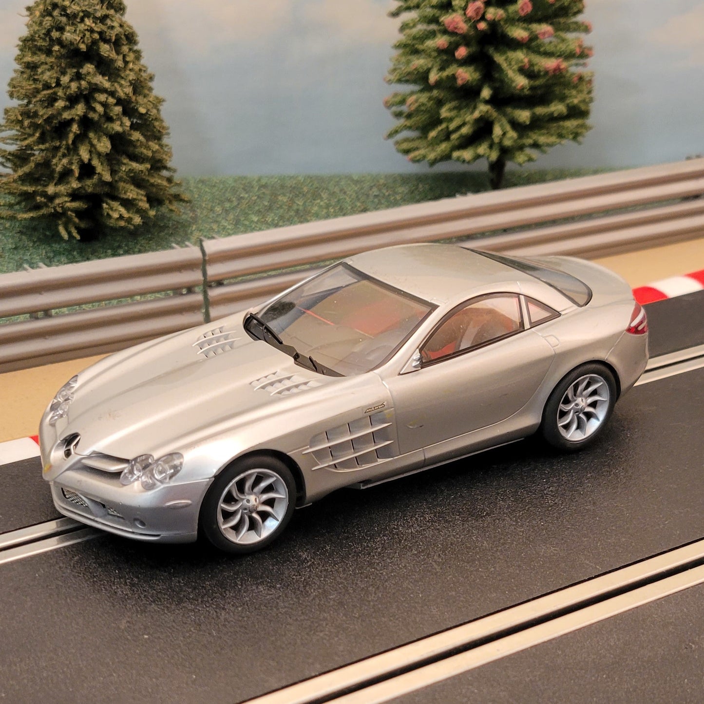 Coche Scalextric 1:32 - C2632 Plata Mercedes SLR McLaren *LUCES*