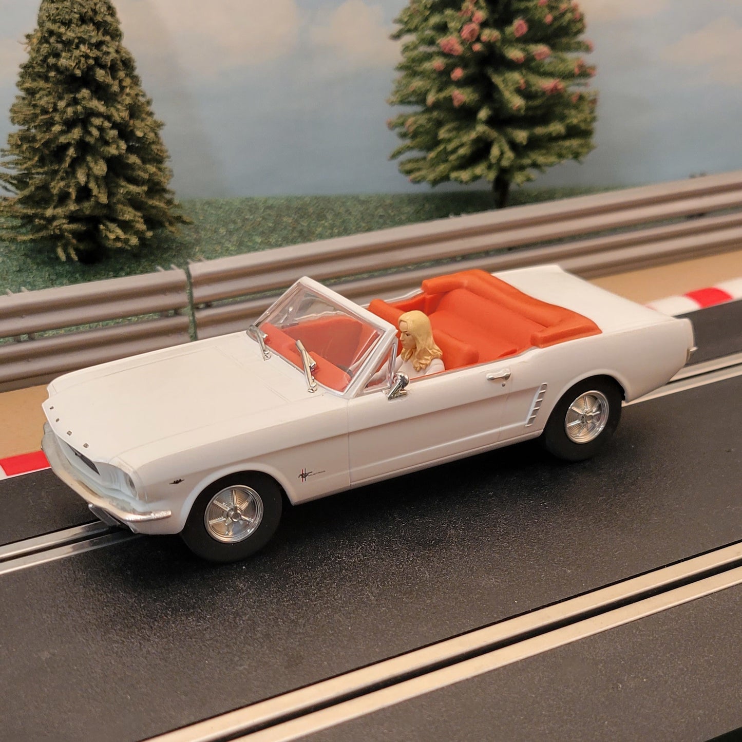 Scalextric 1:32 Car - C4404 Ford Mustang - James Bond Goldfinger *LIGHTS*