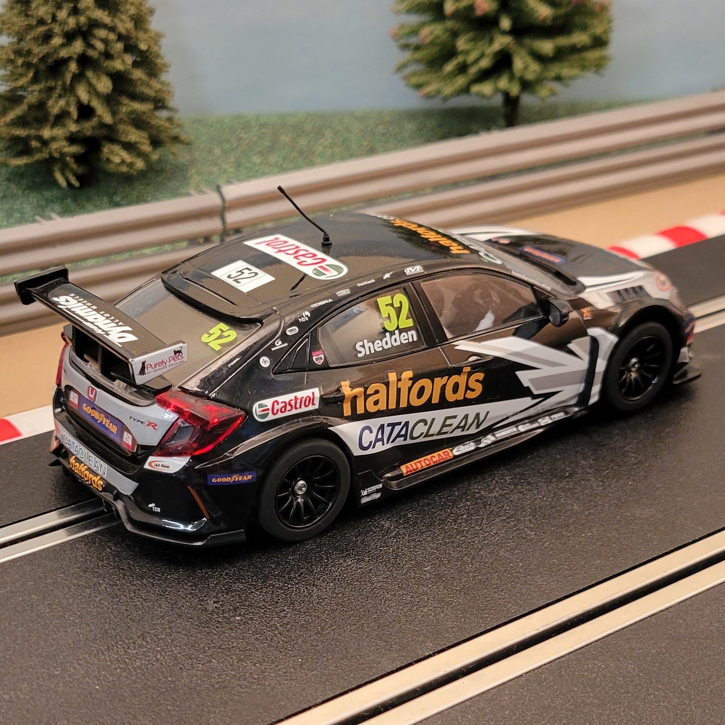 Scalextric 1:32 Car - C4297 Honda Civic Type R BTCC Shedden #52 *LIGHTS*