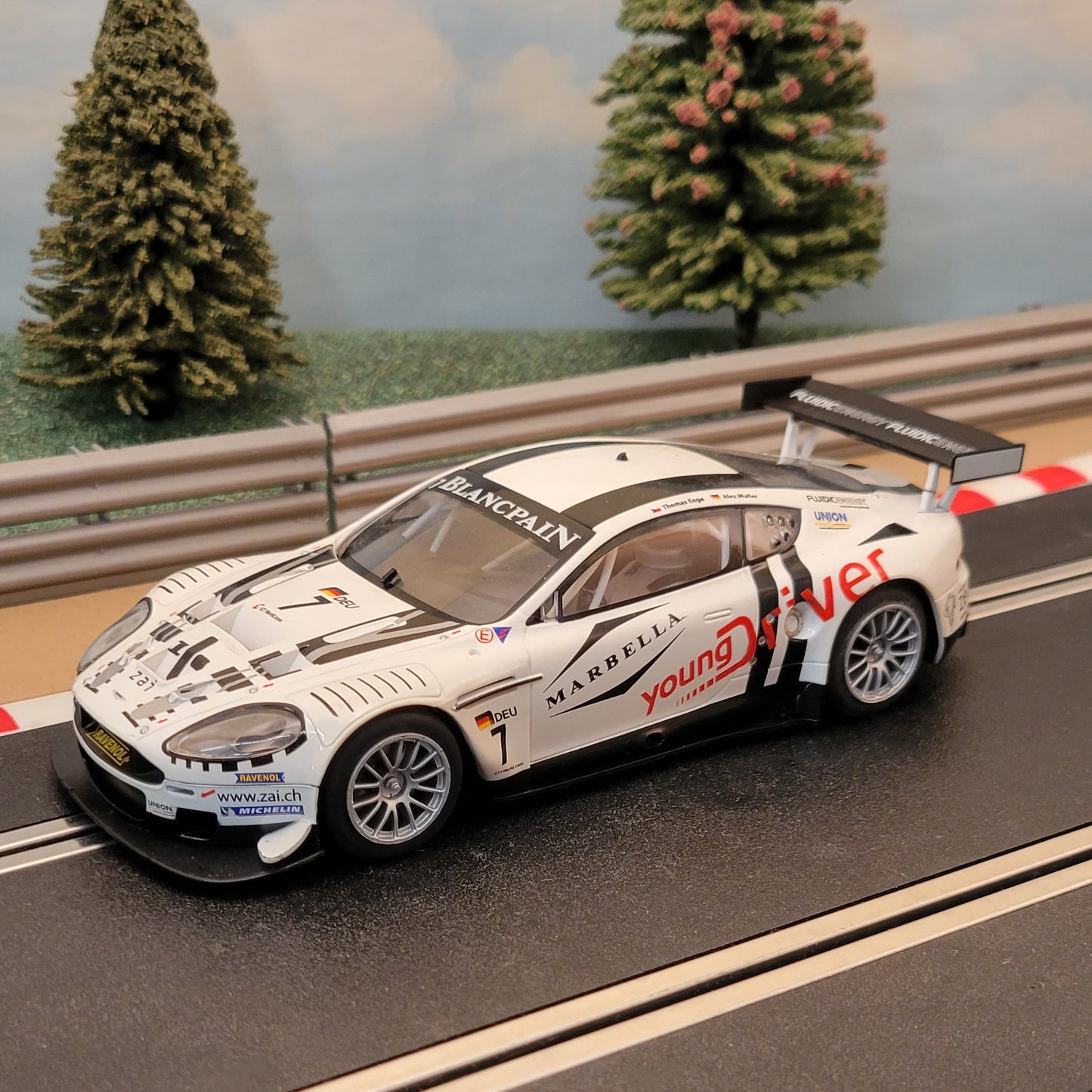 Scalextric 1:32 Car - C3293 Aston Martin DBR9 #7 *LIGHTS* #MW