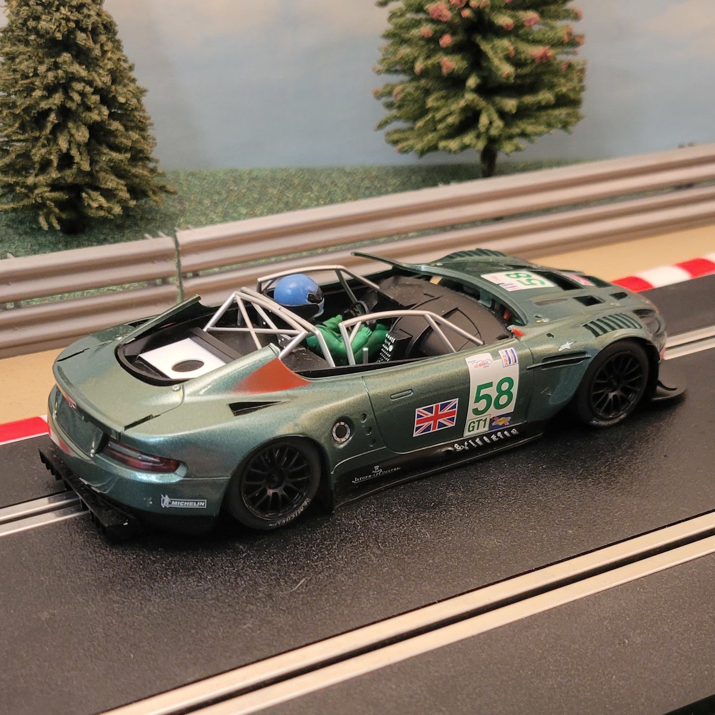 Coche Digital Scalextric 1:32 - C2758D Aston Martin DBR9 #58 *LUCES* #Q
