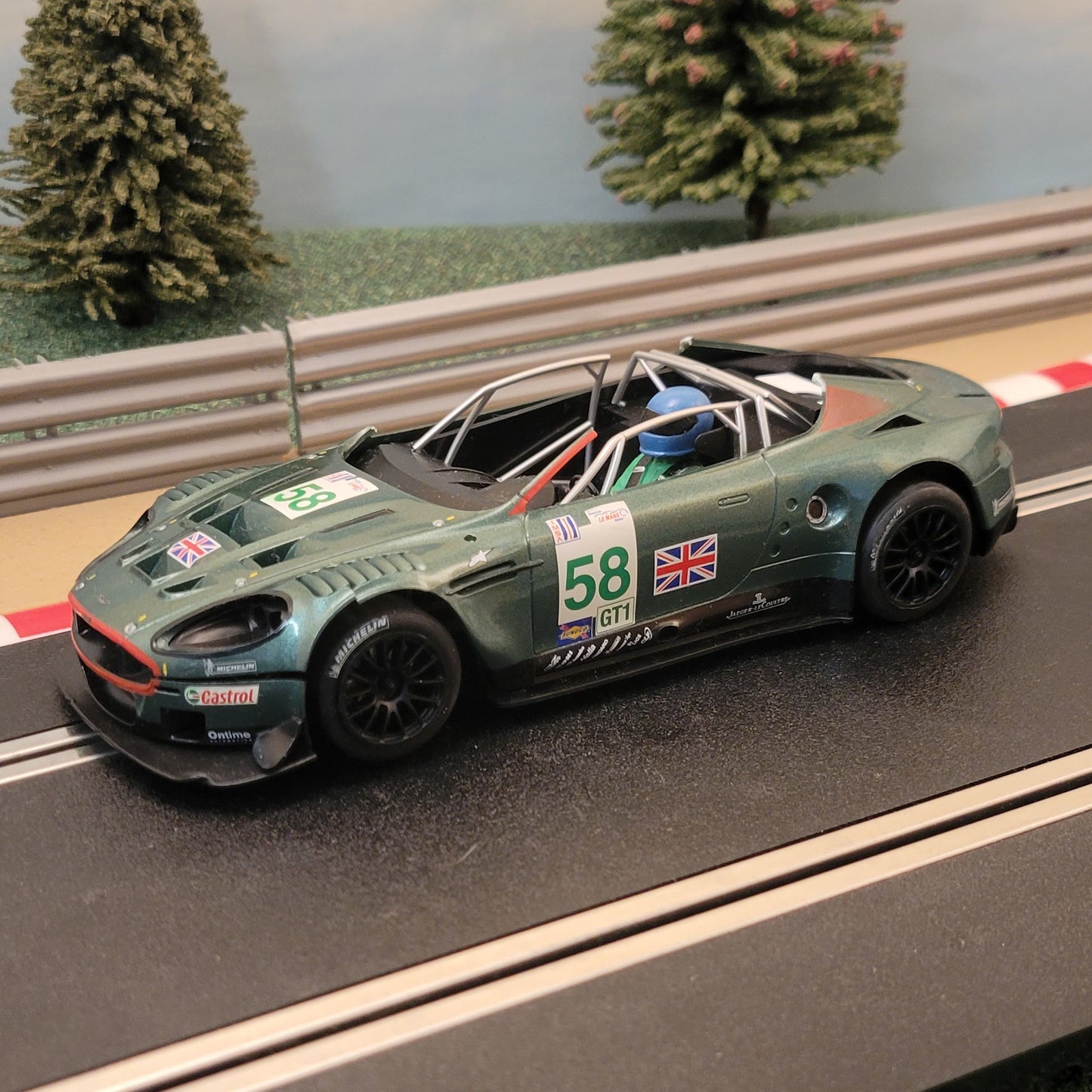Coche Digital Scalextric 1:32 - C2758D Aston Martin DBR9 #58 *LUCES* #Q