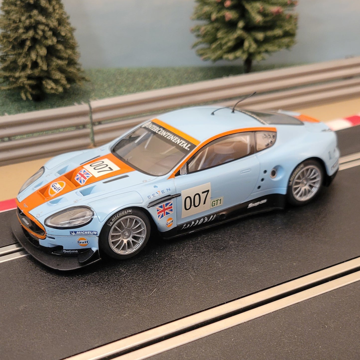 Coche Scalextric 1:32 - C2960 Aston Martin DBR9 Gulf #007 *LUCES* #WS