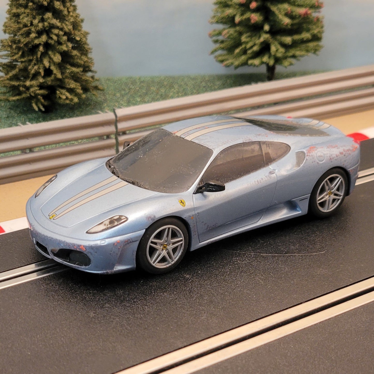 Coche Scalextric 1:32 - C3067 Azul claro y 2 rayas plateadas Ferrari F430 #D