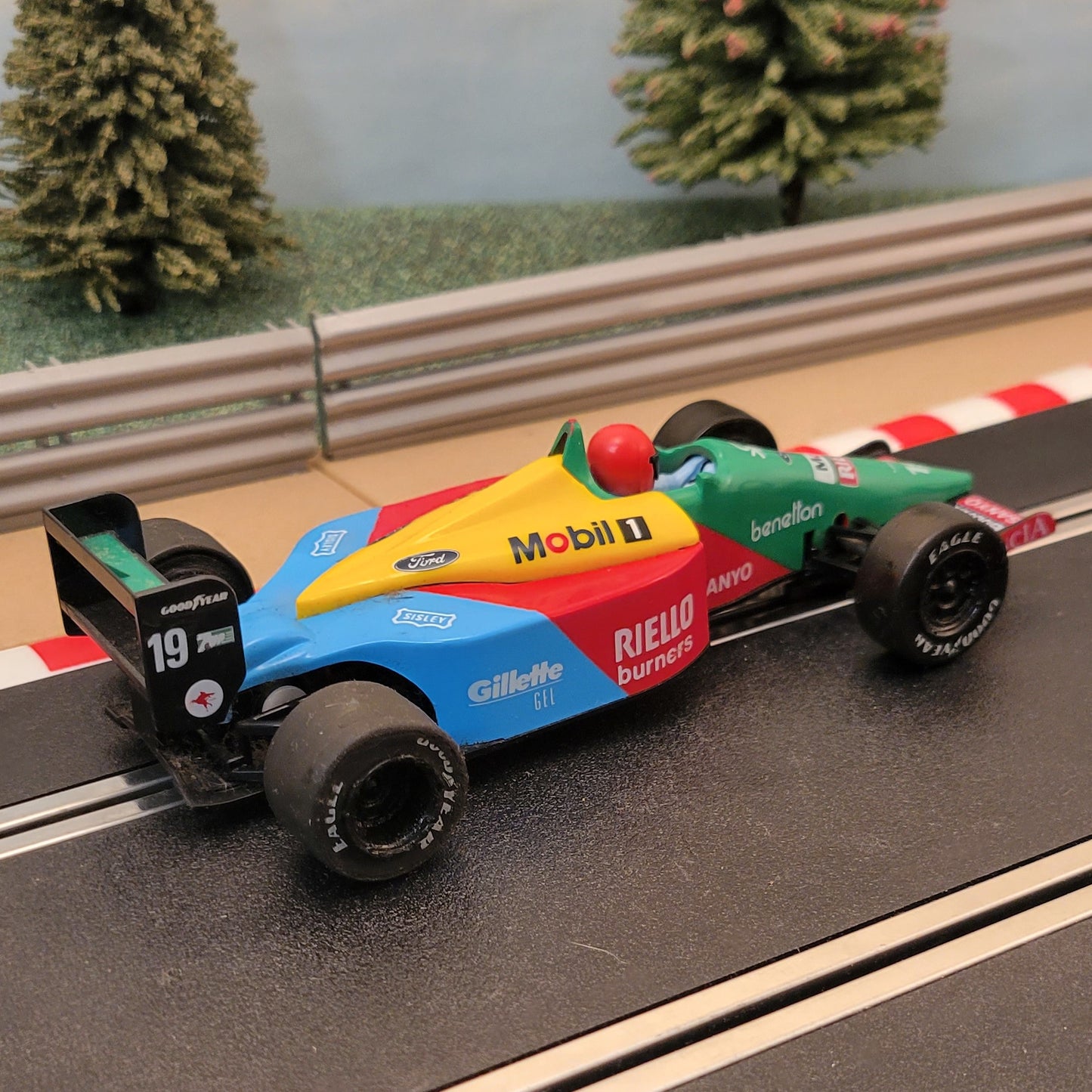Scalextric 1:32 Car - C461 F1 Benetton Ford #19 #Q