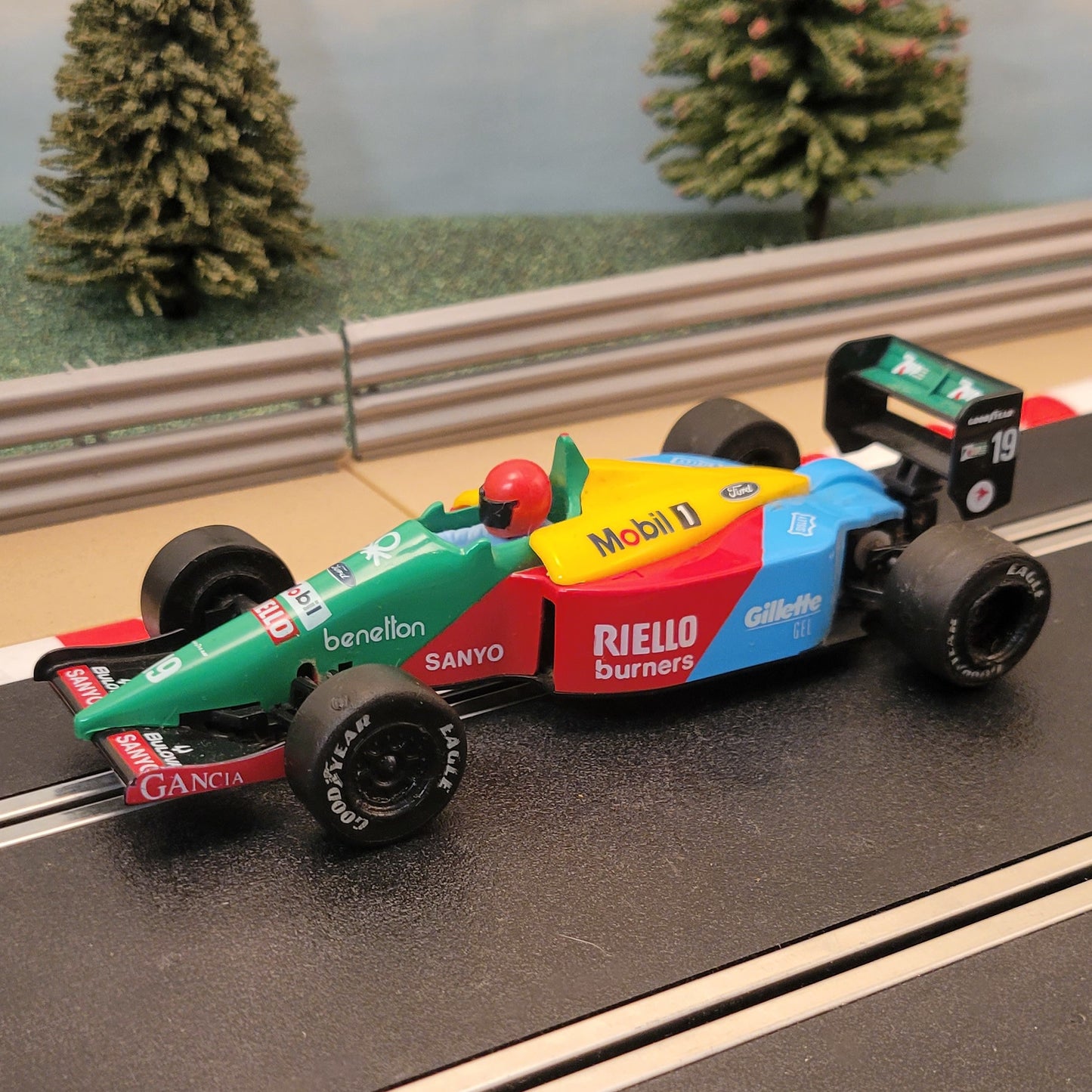 Scalextric 1:32 Car - C461 F1 Benetton Ford #19 #Q