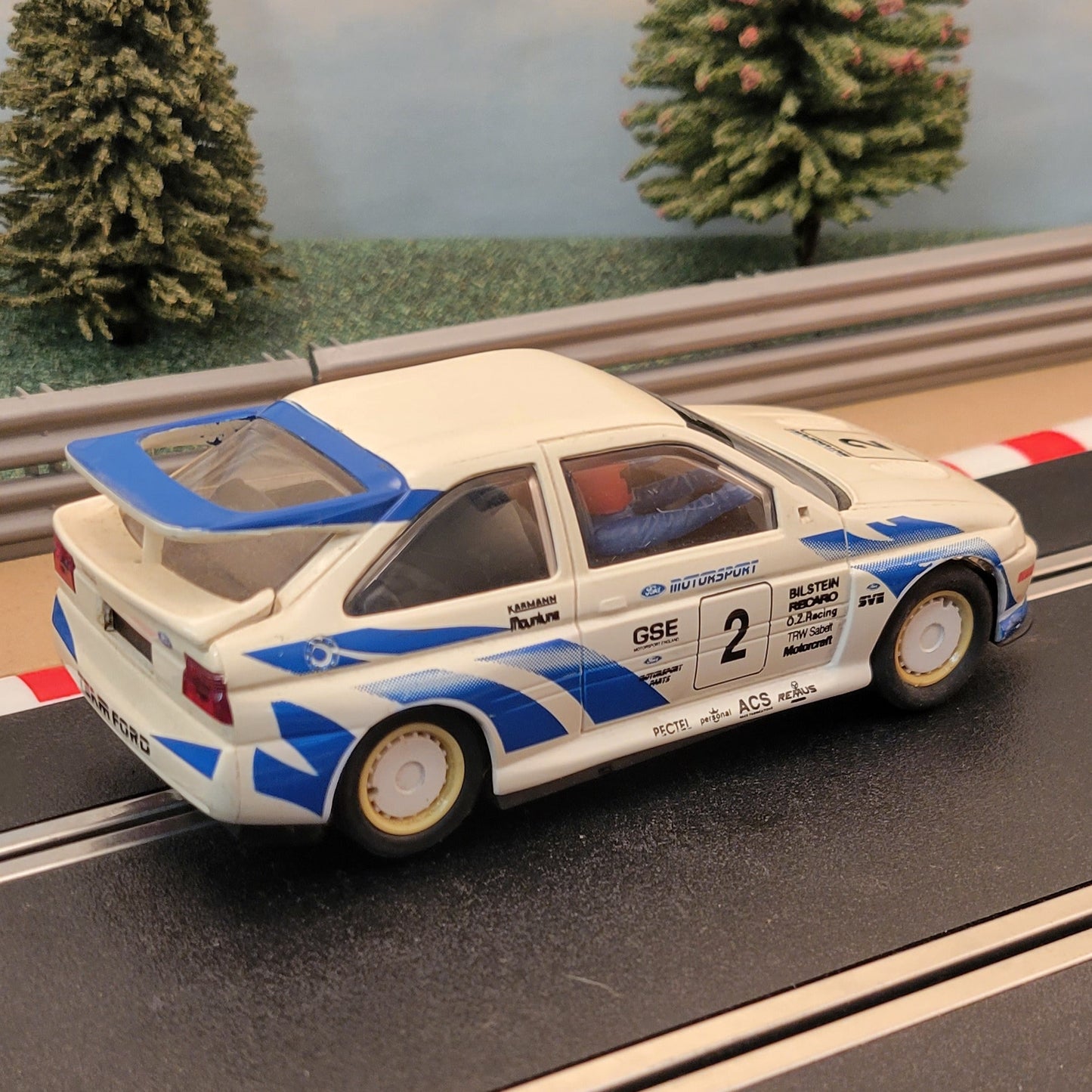 Coche Scalextric 1:32 - Ford Escort RS Cosworth blanco #2 *LUCES* #A