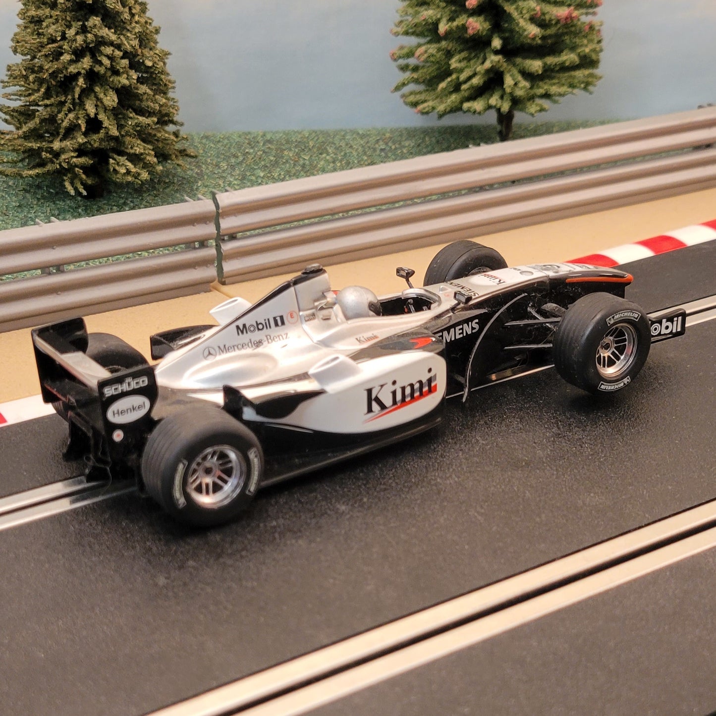 Coche Scalextric 1:32 - C2668 F1 Mercedes Benz McLaren MP4-16 Kimi #9 IV