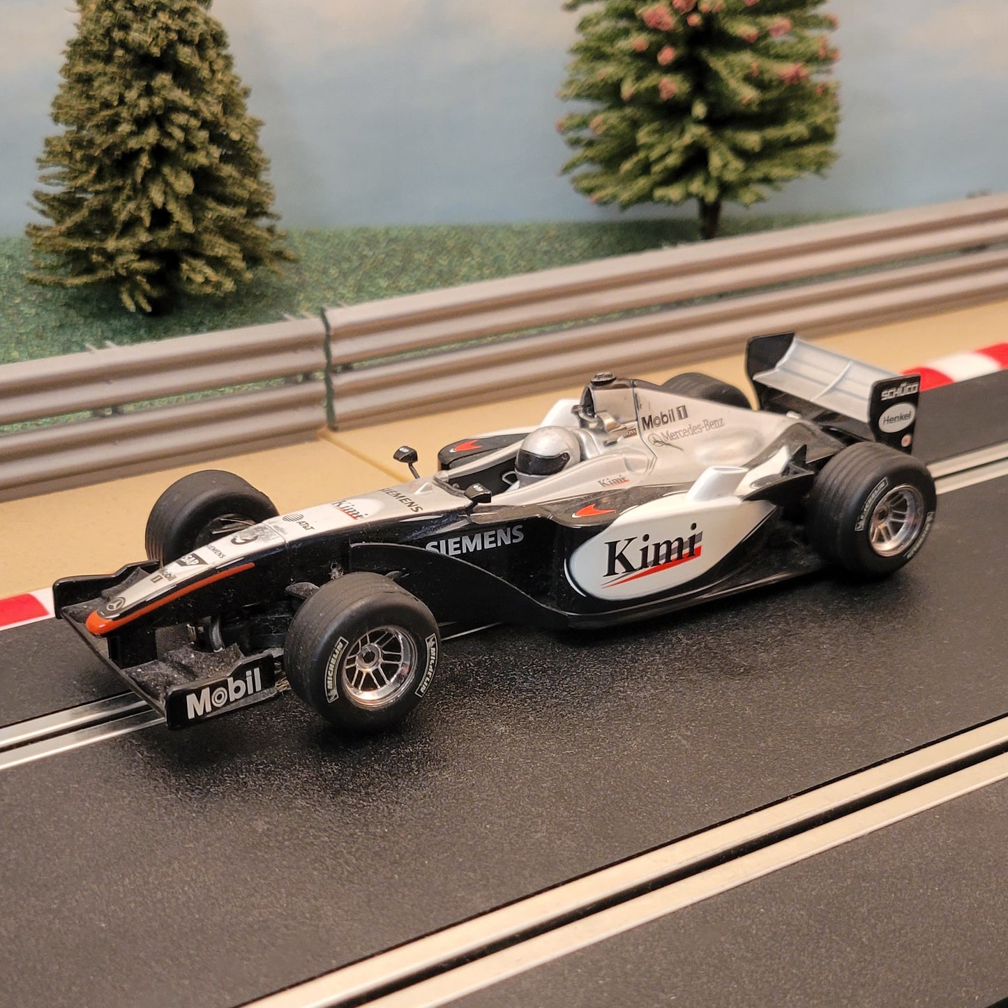 Coche Scalextric 1:32 - C2668 F1 Mercedes Benz McLaren MP4-16 Kimi #9 IV