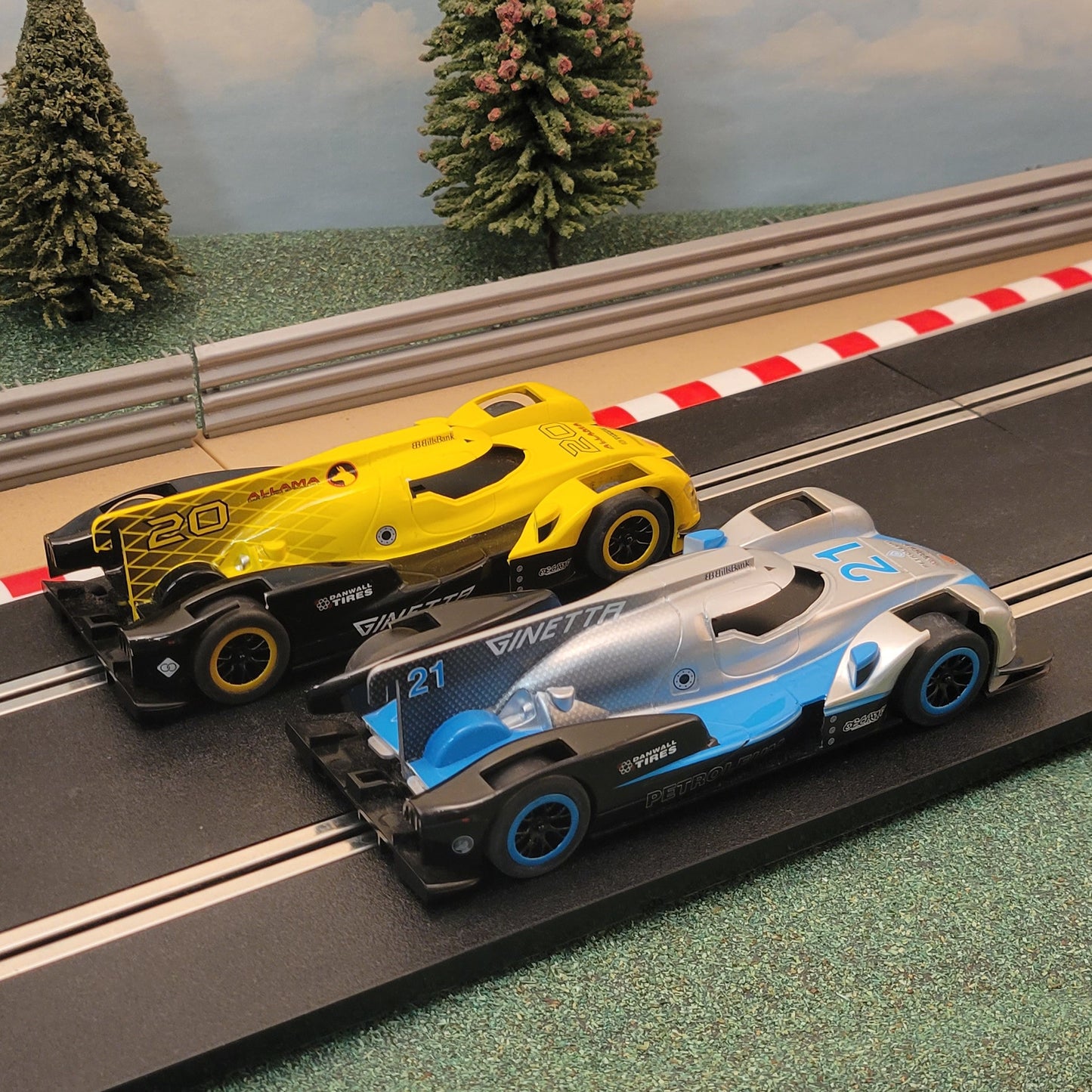 Scalextric Pair 1:32 Cars - Ginetta G60 LMP1 Le Mans #20 & #21 #WS