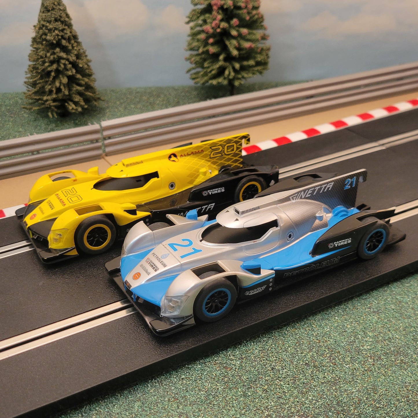 Scalextric Pair 1:32 Cars - Ginetta G60 LMP1 Le Mans #20 & #21 #WS
