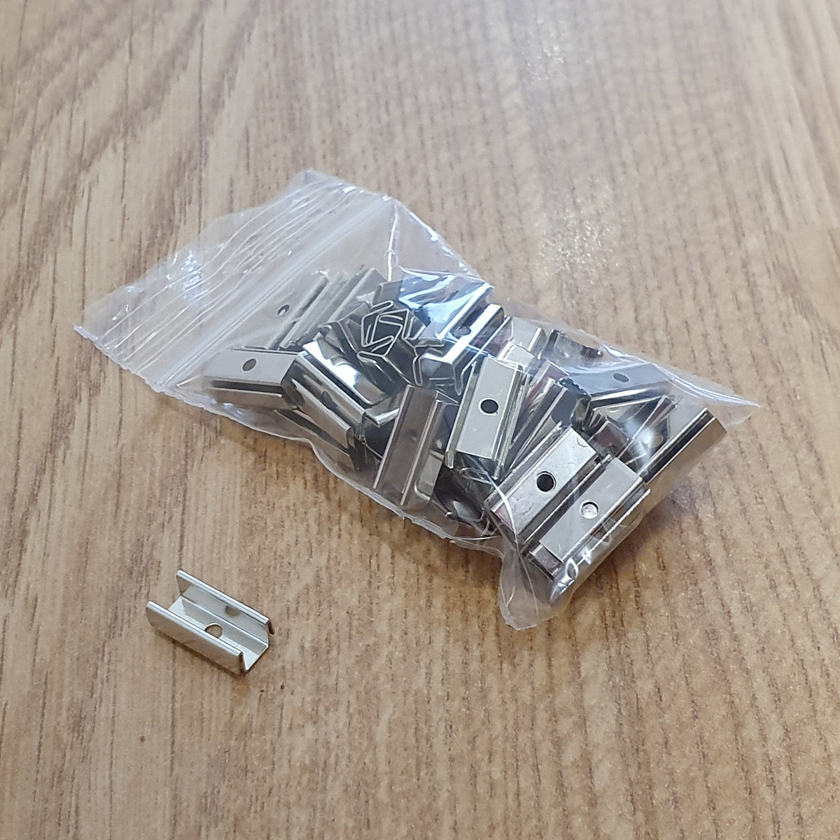 Scalextric 1:32 Sport - C8255 Middle Track Clips x 50 NEW