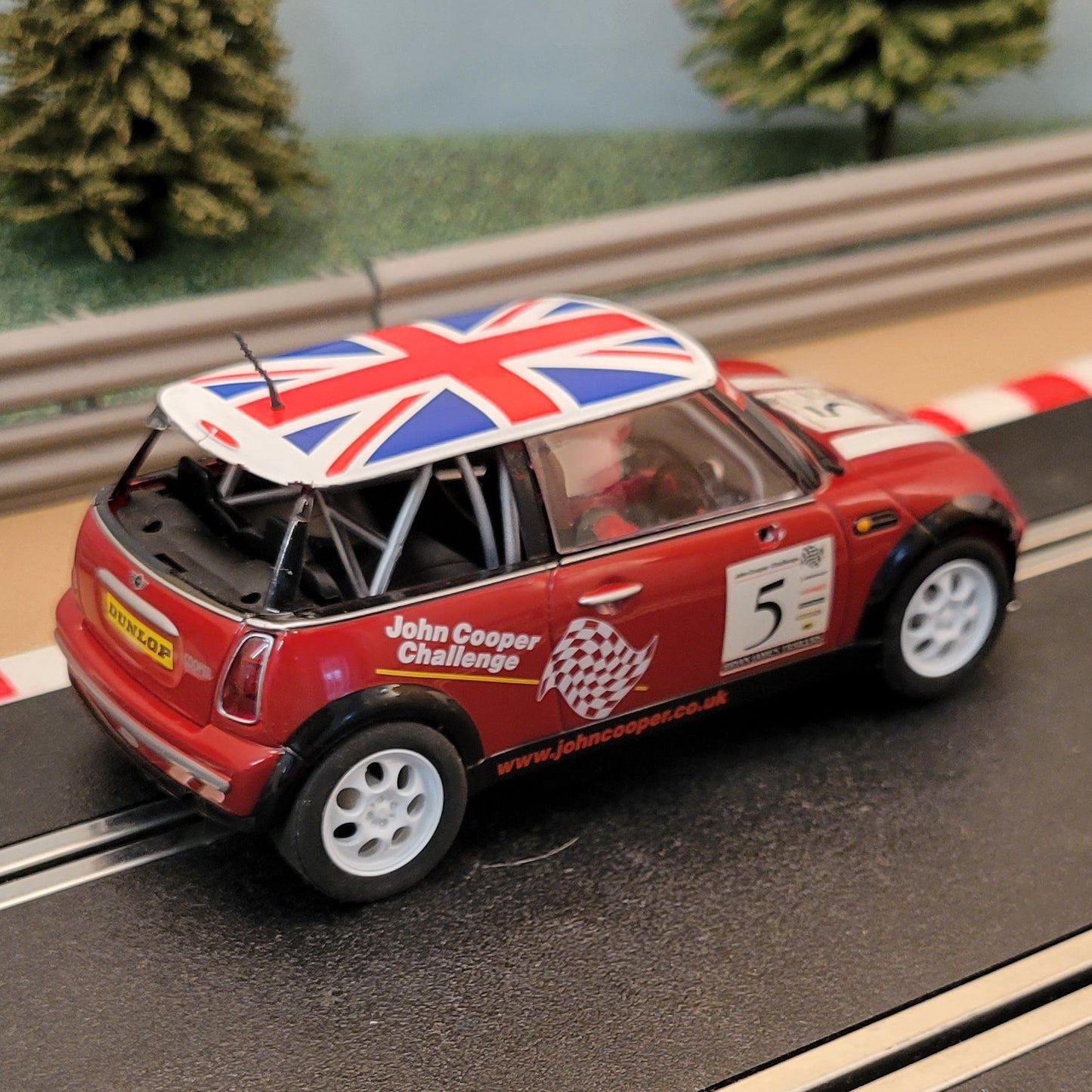 Scalextric 1:32 Car - C2484 Red BMW Mini Cooper Union Jack #5 *LIGHTS* #A