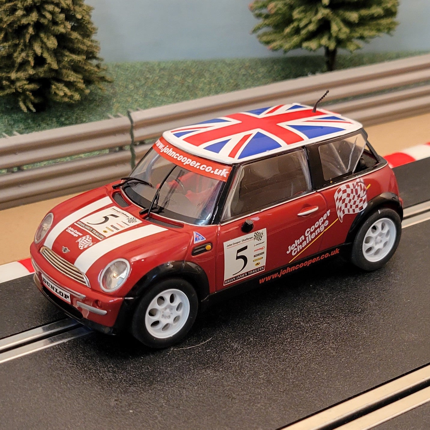 Scalextric 1:32 Car - C2484 Red BMW Mini Cooper Union Jack #5 *LIGHTS* #A