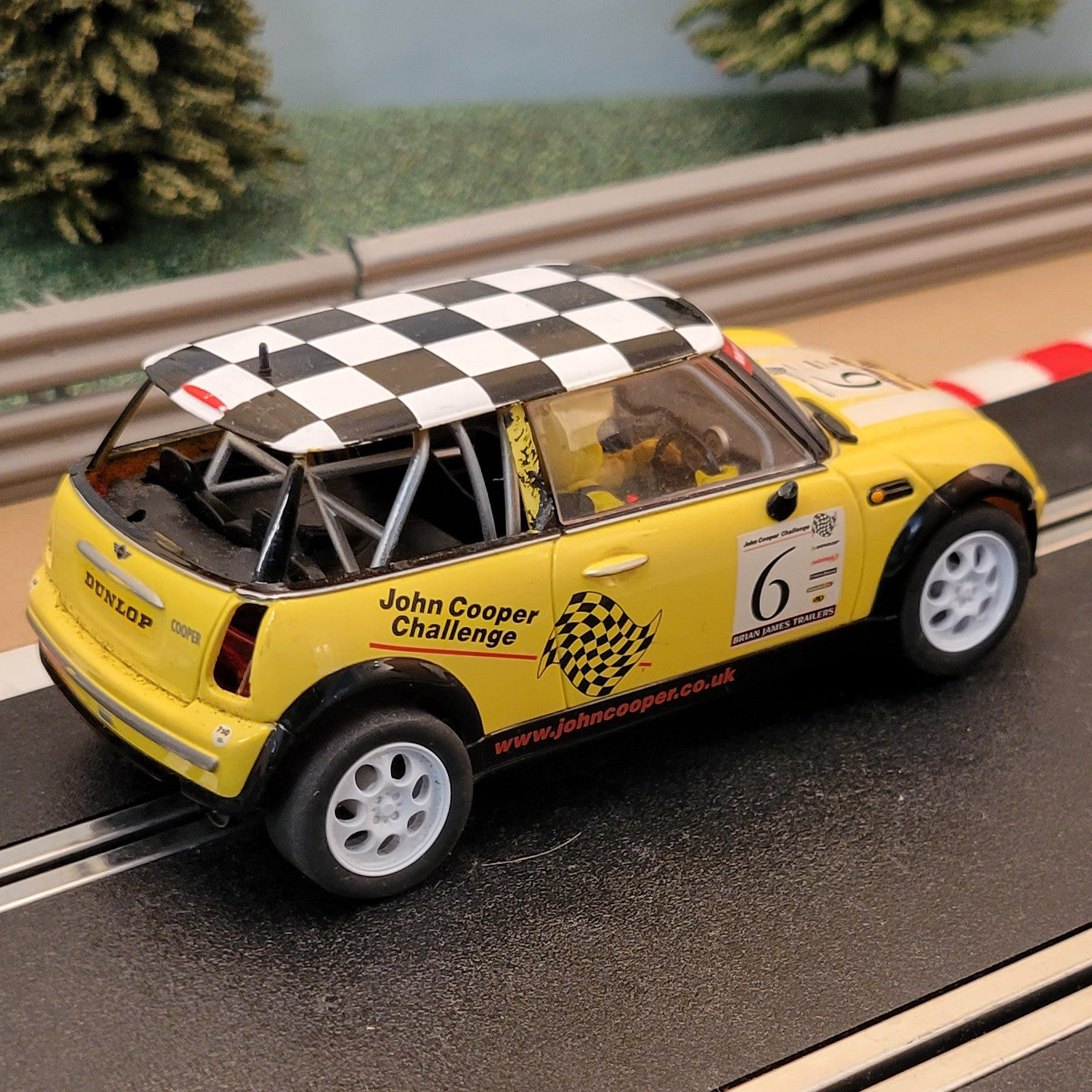 Scalextric 1:32 Car - C2485 Yellow BMW Mini Cooper Chequered *LIGHTS* #6 #Q