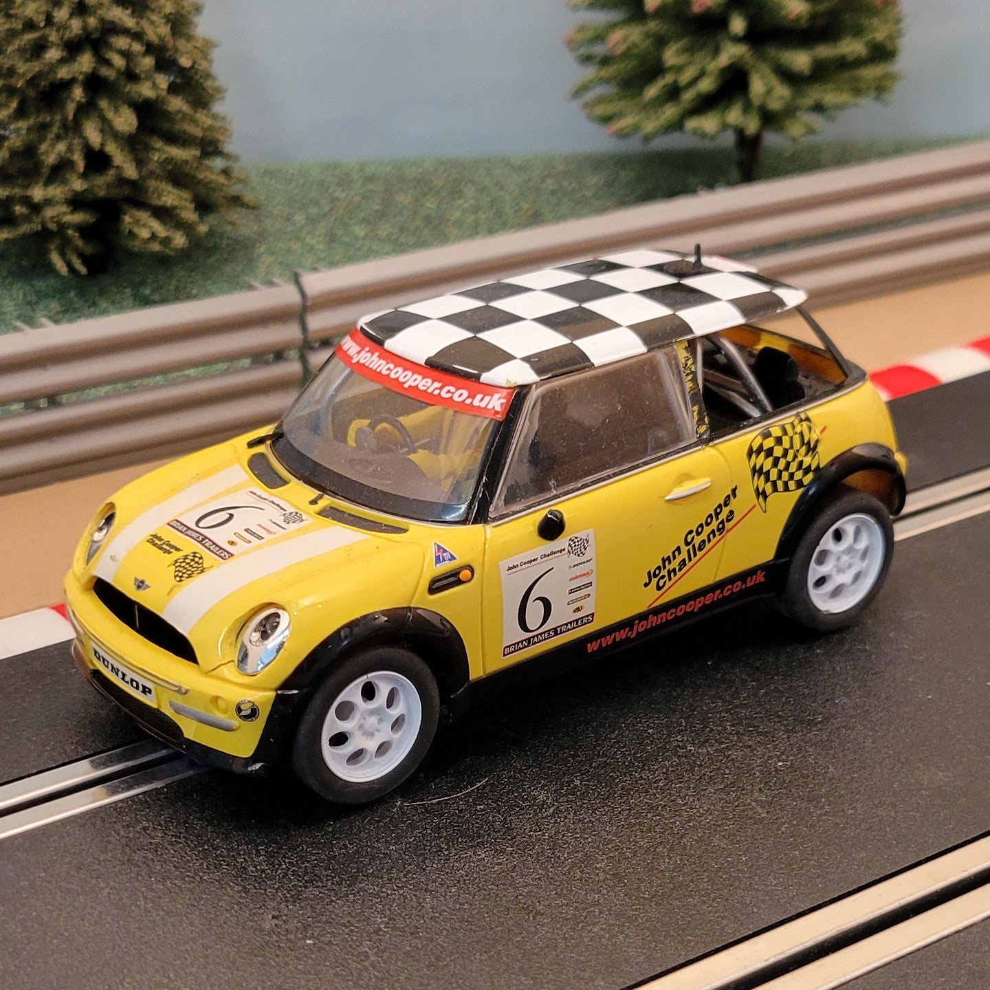 Scalextric 1:32 Car - C2485 Yellow BMW Mini Cooper Chequered *LIGHTS* #6 #Q